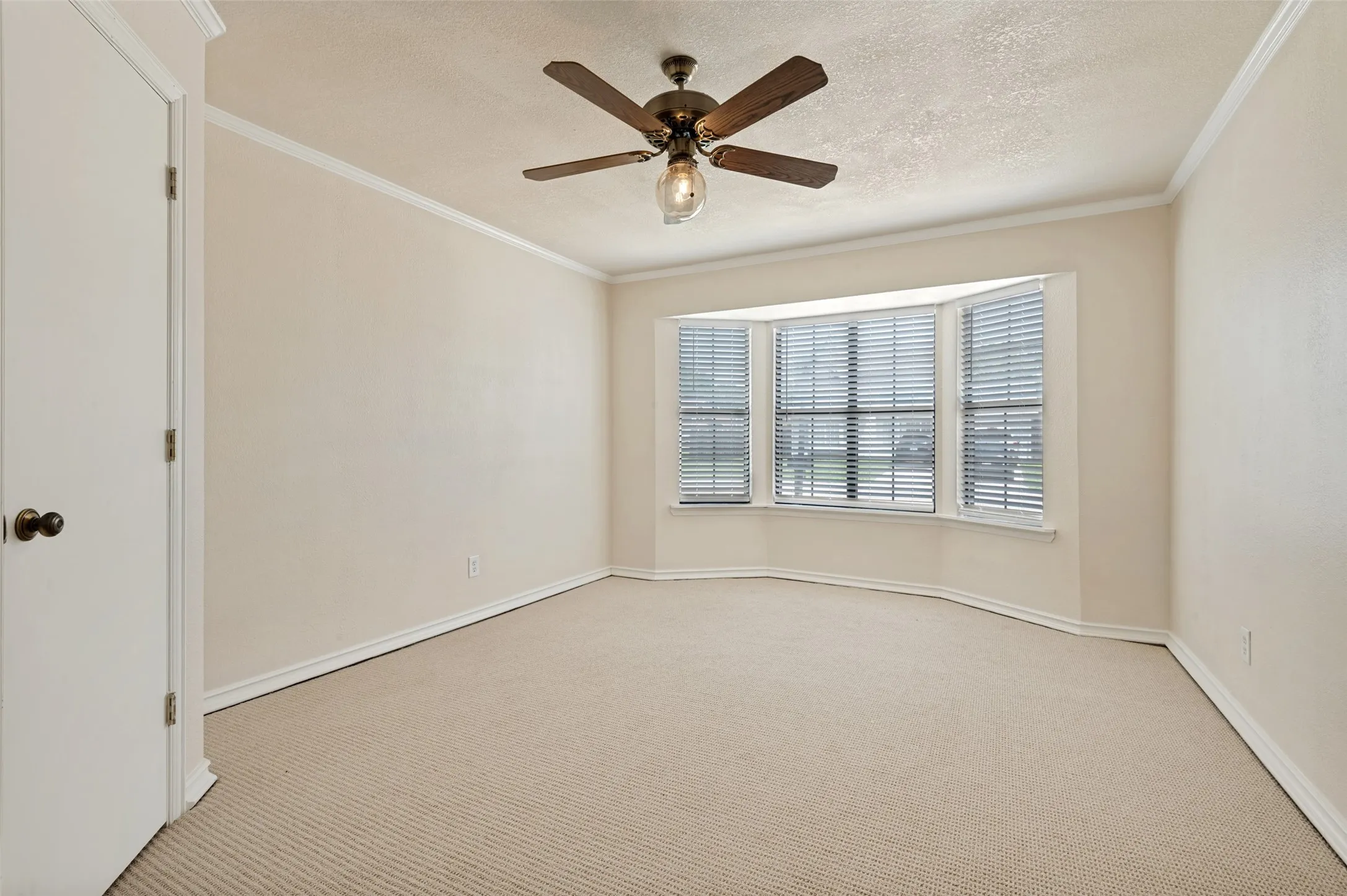 Single Family Residence For Sale in Tarrant County , 1616 Wickford Drive, Arlington, Texas 76018, 3 Bedroom, 2 Bathroom, Garage spaces, 1,292 Sqft, built in 1985, mls#21312919, Real Estate Agent in Arlington, Homes For Sale in Tarrant county, Homes For Sale in Arlington, Realtor in Arlington Texas, Real Estate Brokerage Independent Realty Texas, Luminita Cordes Realtor