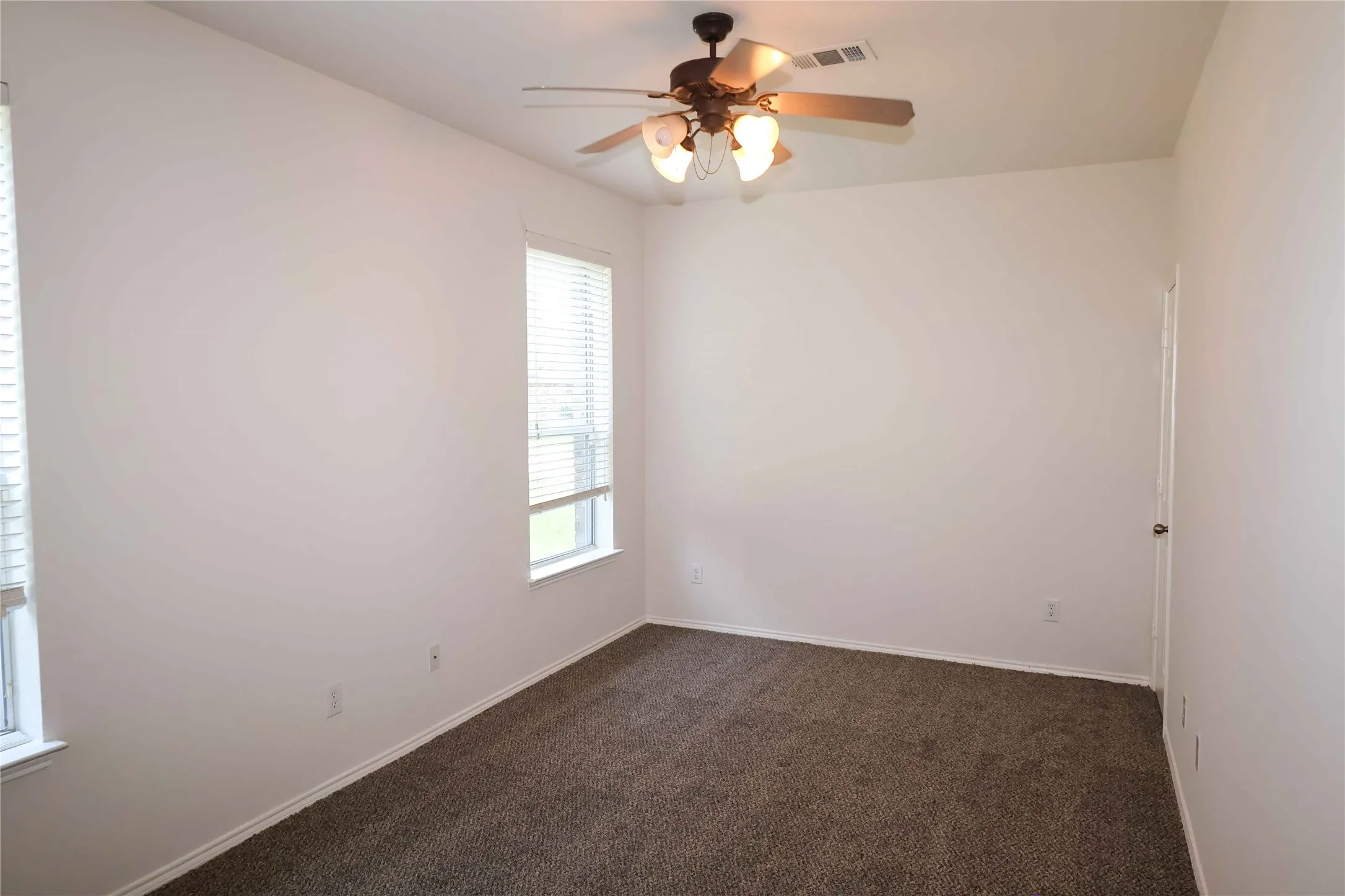 Single Family Residence For Rent in Denton County , 12355 Ducks Landing, Frisco, Texas 75033, 4 Bedroom, 3 Bathroom, 2 Garage spaces, 2,651 Sqft, built in 2006, mls#21314493, Real Estate Agent in Frisco, Homes For Rent in Denton county, Homes For Rent in Frisco, Realtor in Frisco Texas, Real Estate Brokerage Independent Realty Texas, Luminita Cordes Realtor