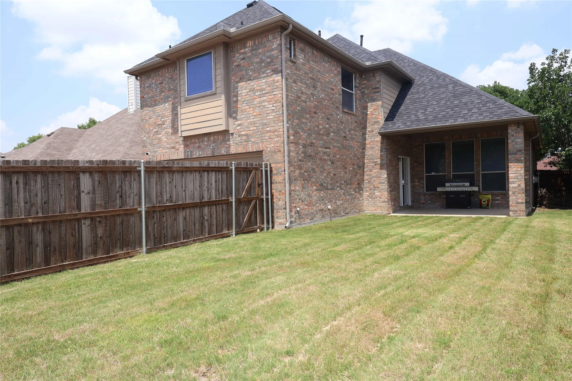 Single Family Residence For Rent in Denton County , 12355 Ducks Landing, Frisco, Texas 75033, 4 Bedroom, 3 Bathroom, 2 Garage spaces, 2,651 Sqft, built in 2006, mls#21314493, Real Estate Agent in Frisco, Homes For Rent in Denton county, Homes For Rent in Frisco, Realtor in Frisco Texas, Real Estate Brokerage Independent Realty Texas, Luminita Cordes Realtor
