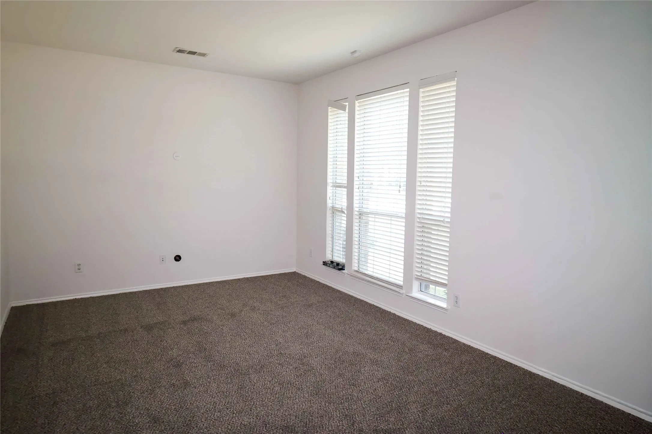 Single Family Residence For Rent in Denton County , 12355 Ducks Landing, Frisco, Texas 75033, 4 Bedroom, 3 Bathroom, 2 Garage spaces, 2,651 Sqft, built in 2006, mls#21314493, Real Estate Agent in Frisco, Homes For Rent in Denton county, Homes For Rent in Frisco, Realtor in Frisco Texas, Real Estate Brokerage Independent Realty Texas, Luminita Cordes Realtor