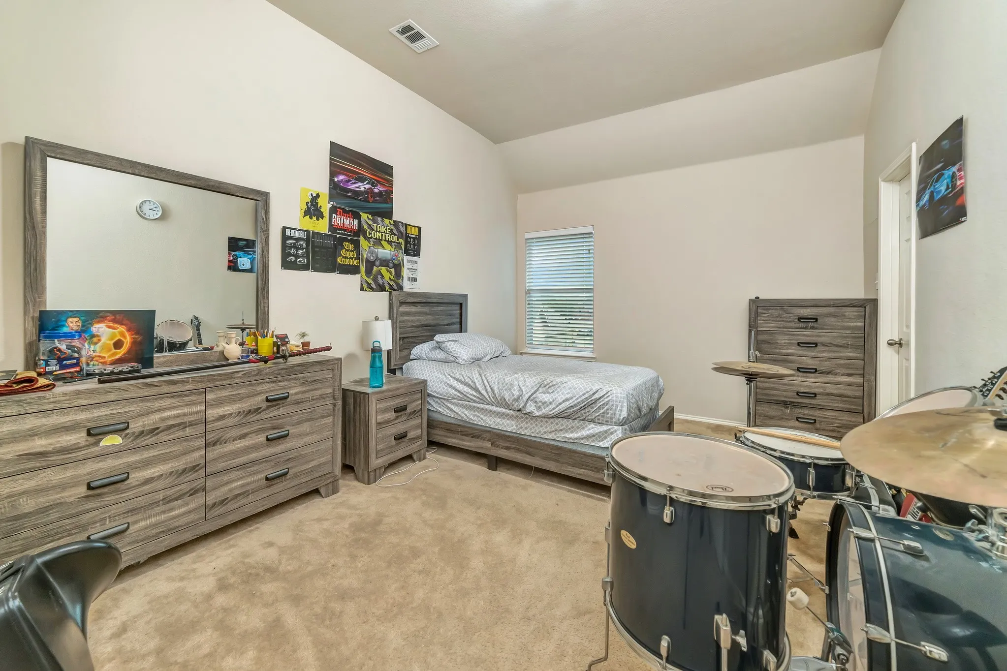 Neutral tone wall paint