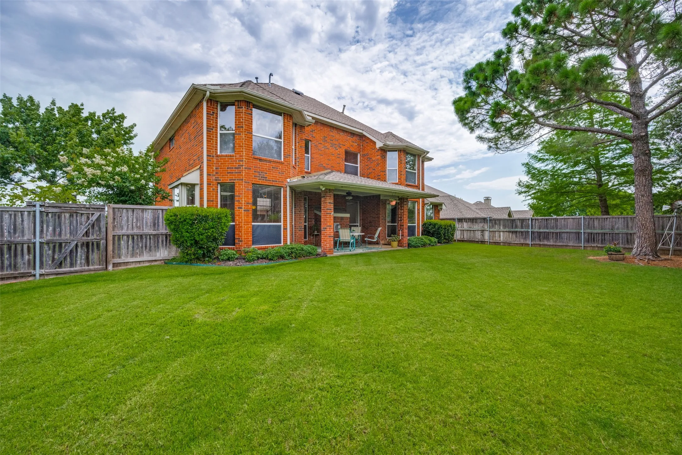 Single Family Residence For Sale in Denton County , 3100 Green Hollow Court, Highland Village, Texas 75077, 5 Bedroom, 4 Bathroom, 3 Garage spaces, 3,044 Sqft, built in 1996, mls#21310753, Real Estate Agent in Highland Village, Homes For Sale in Denton county, Homes For Sale in Highland Village, Realtor in Highland Village Texas, Real Estate Brokerage Independent Realty Texas, Luminita Cordes Realtor