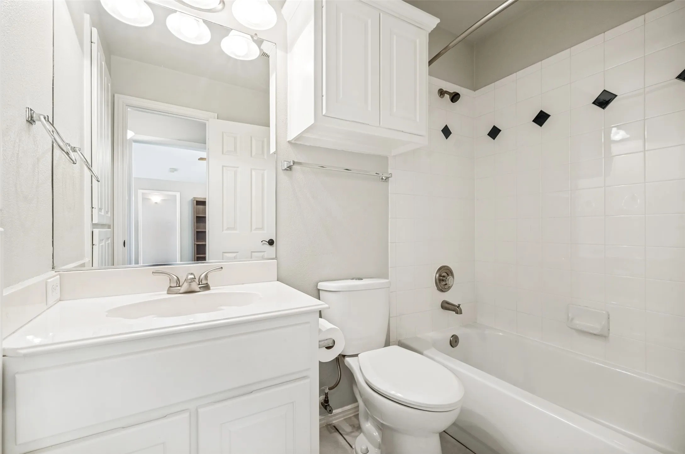 Single Family Residence For Sale in Denton County , 3100 Green Hollow Court, Highland Village, Texas 75077, 5 Bedroom, 4 Bathroom, 3 Garage spaces, 3,044 Sqft, built in 1996, mls#21310753, Real Estate Agent in Highland Village, Homes For Sale in Denton county, Homes For Sale in Highland Village, Realtor in Highland Village Texas, Real Estate Brokerage Independent Realty Texas, Luminita Cordes Realtor