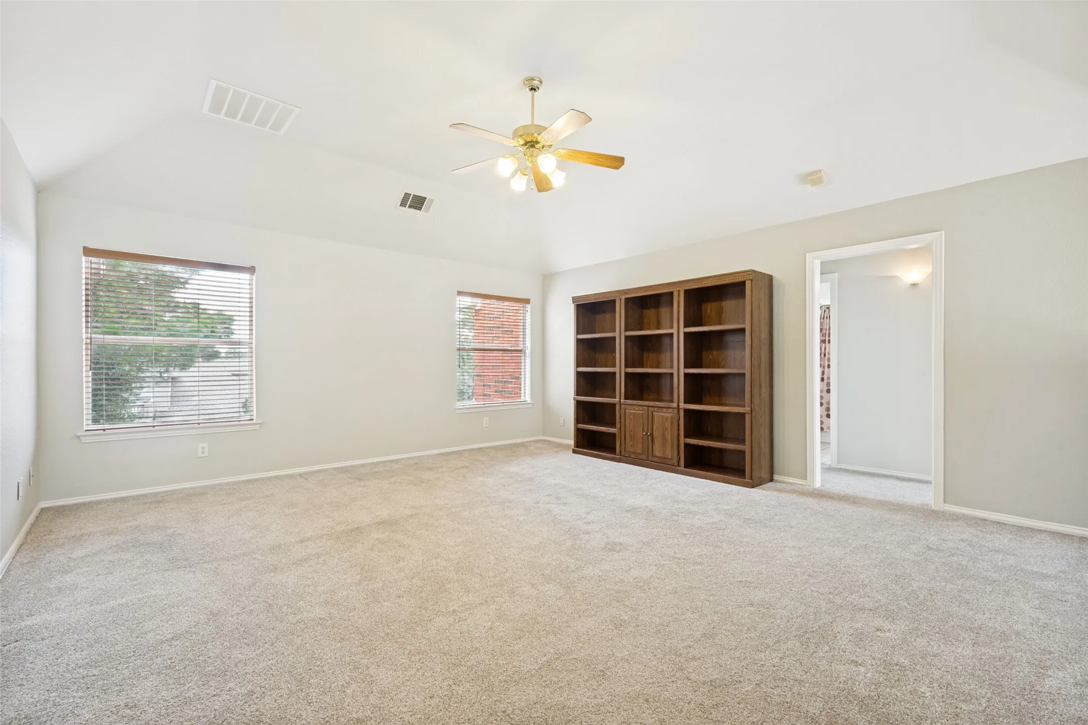 Single Family Residence For Sale in Denton County , 3100 Green Hollow Court, Highland Village, Texas 75077, 5 Bedroom, 4 Bathroom, 3 Garage spaces, 3,044 Sqft, built in 1996, mls#21310753, Real Estate Agent in Highland Village, Homes For Sale in Denton county, Homes For Sale in Highland Village, Realtor in Highland Village Texas, Real Estate Brokerage Independent Realty Texas, Luminita Cordes Realtor