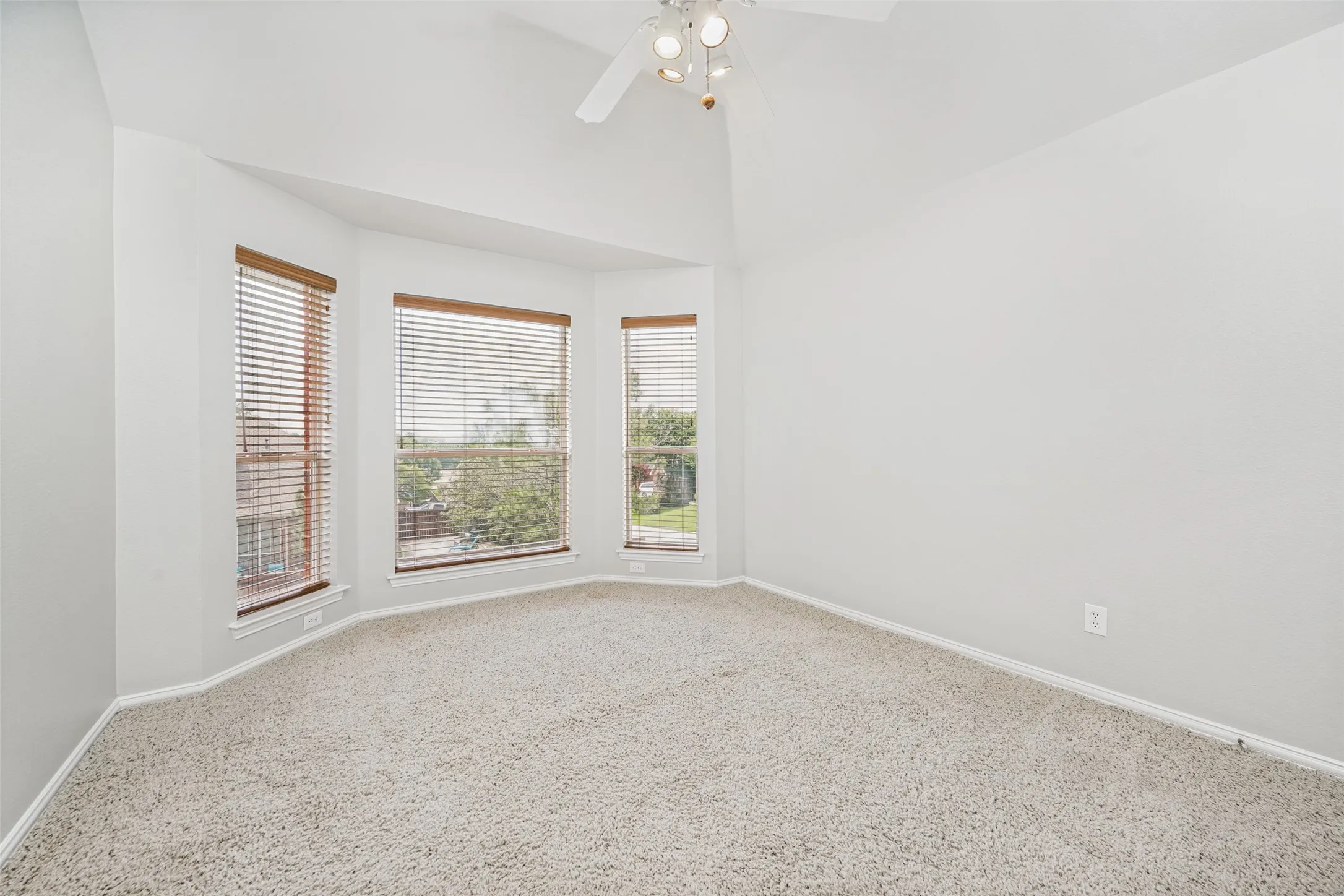 Single Family Residence For Sale in Denton County , 3100 Green Hollow Court, Highland Village, Texas 75077, 5 Bedroom, 4 Bathroom, 3 Garage spaces, 3,044 Sqft, built in 1996, mls#21310753, Real Estate Agent in Highland Village, Homes For Sale in Denton county, Homes For Sale in Highland Village, Realtor in Highland Village Texas, Real Estate Brokerage Independent Realty Texas, Luminita Cordes Realtor