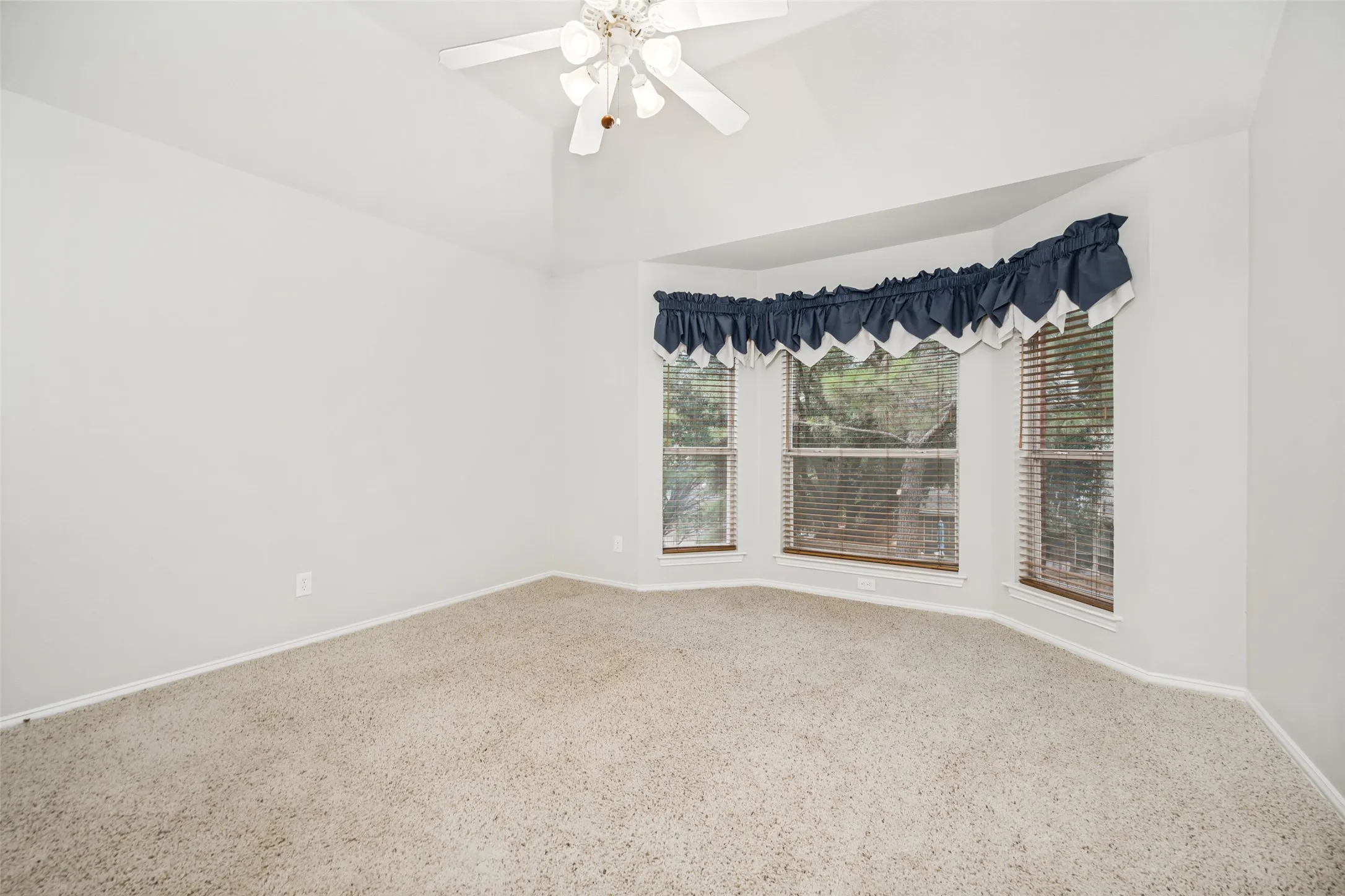 Single Family Residence For Sale in Denton County , 3100 Green Hollow Court, Highland Village, Texas 75077, 5 Bedroom, 4 Bathroom, 3 Garage spaces, 3,044 Sqft, built in 1996, mls#21310753, Real Estate Agent in Highland Village, Homes For Sale in Denton county, Homes For Sale in Highland Village, Realtor in Highland Village Texas, Real Estate Brokerage Independent Realty Texas, Luminita Cordes Realtor