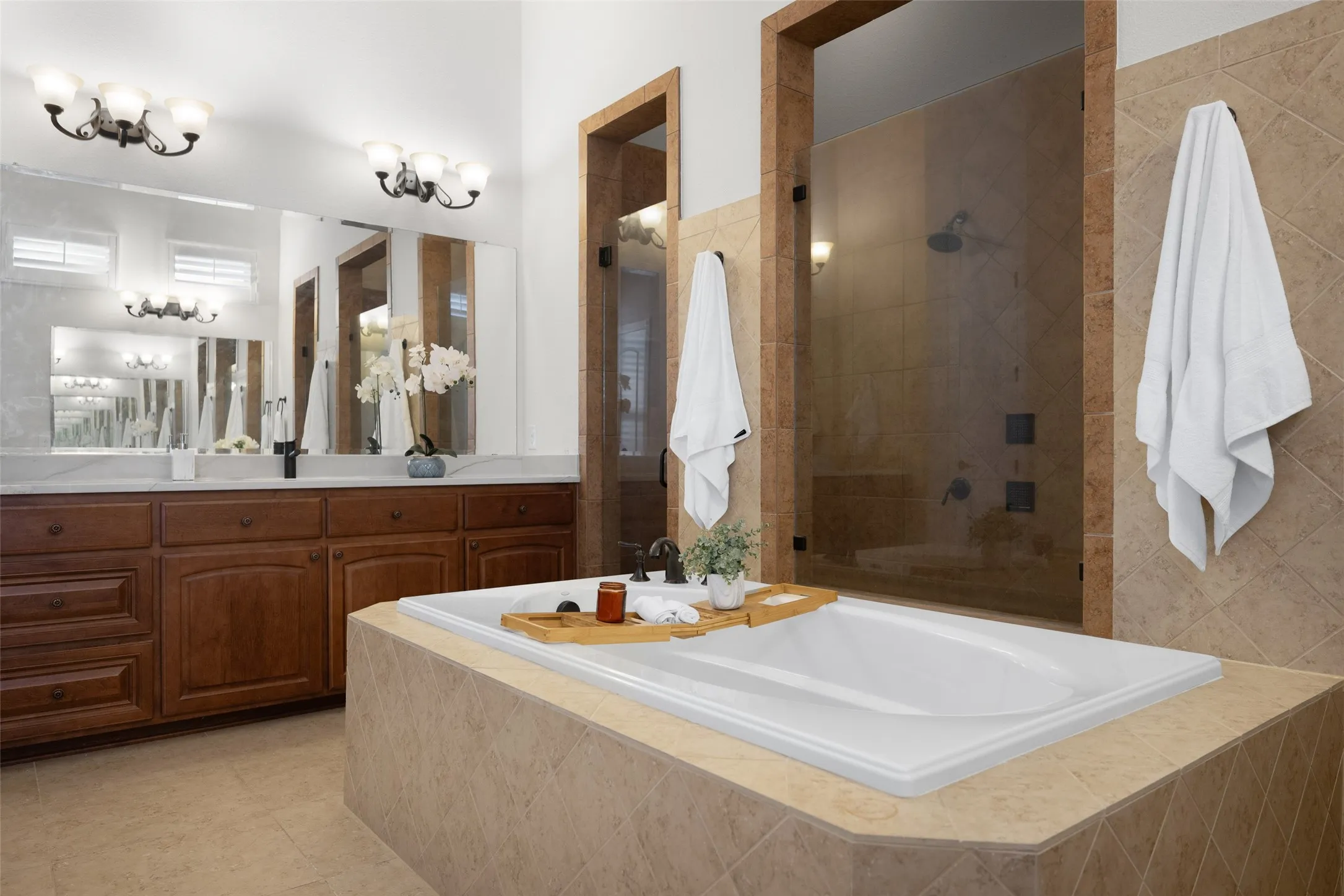 Single Family Residence For Sale in Tarrant County , 812 Glen Abbey Drive, Southlake, Texas 76092, 5 Bedroom, 6 Bathroom, 3 Garage spaces, 5,938 Sqft, built in 2013, mls#21314125, Real Estate Agent in Southlake, Homes For Sale in Tarrant county, Homes For Sale in Southlake, Realtor in Southlake Texas, Real Estate Brokerage Independent Realty Texas, Luminita Cordes Realtor