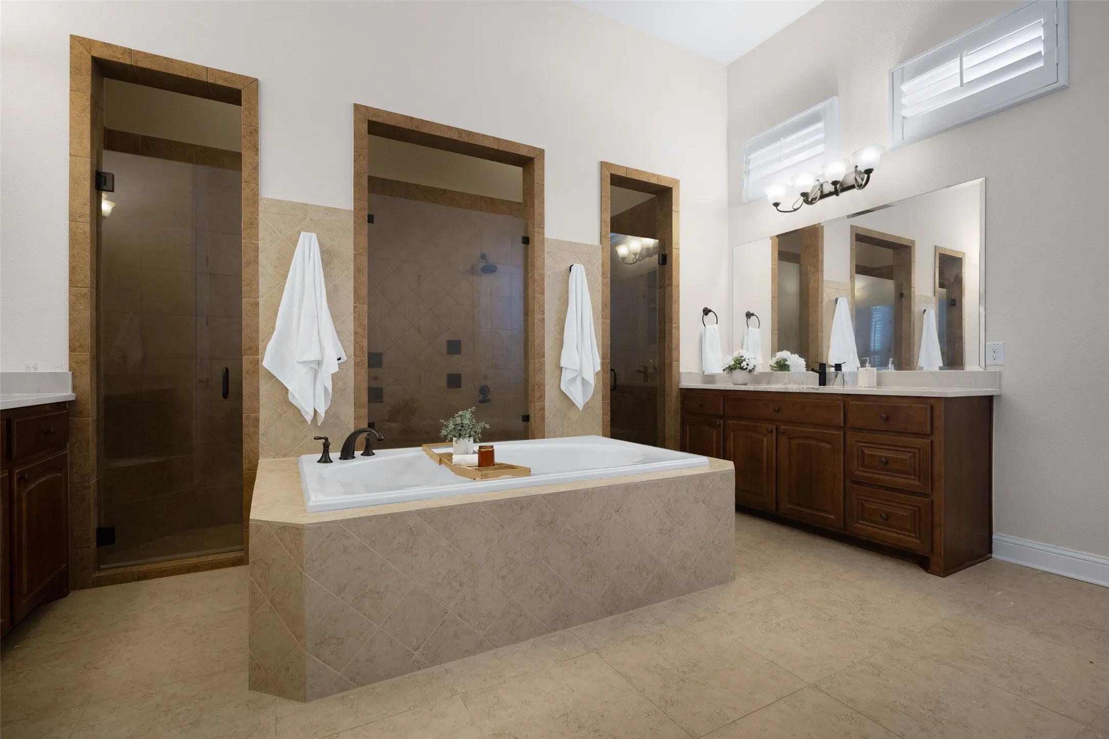 Single Family Residence For Sale in Tarrant County , 812 Glen Abbey Drive, Southlake, Texas 76092, 5 Bedroom, 6 Bathroom, 3 Garage spaces, 5,938 Sqft, built in 2013, mls#21314125, Real Estate Agent in Southlake, Homes For Sale in Tarrant county, Homes For Sale in Southlake, Realtor in Southlake Texas, Real Estate Brokerage Independent Realty Texas, Luminita Cordes Realtor