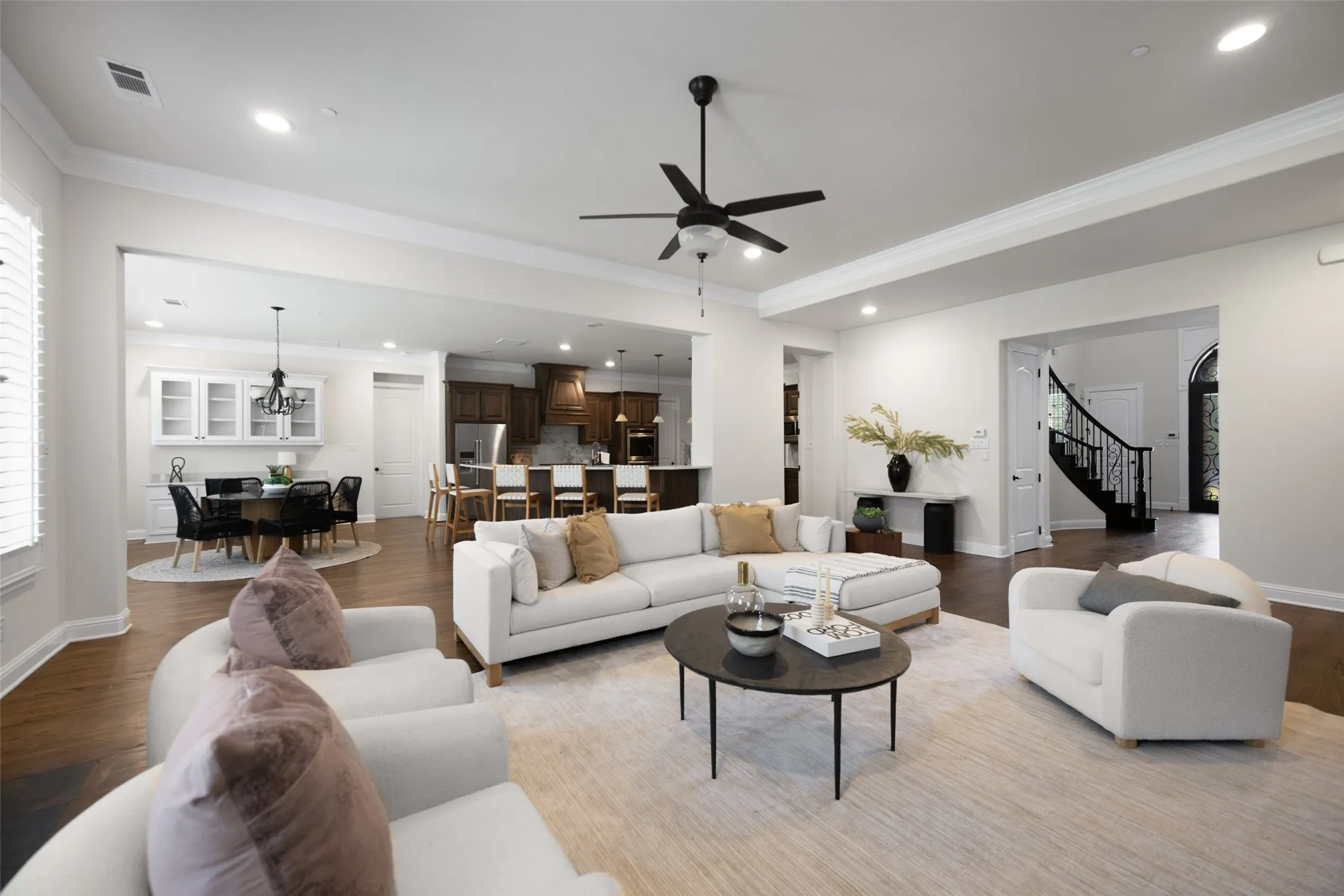 Single Family Residence For Sale in Tarrant County , 812 Glen Abbey Drive, Southlake, Texas 76092, 5 Bedroom, 6 Bathroom, 3 Garage spaces, 5,938 Sqft, built in 2013, mls#21314125, Real Estate Agent in Southlake, Homes For Sale in Tarrant county, Homes For Sale in Southlake, Realtor in Southlake Texas, Real Estate Brokerage Independent Realty Texas, Luminita Cordes Realtor