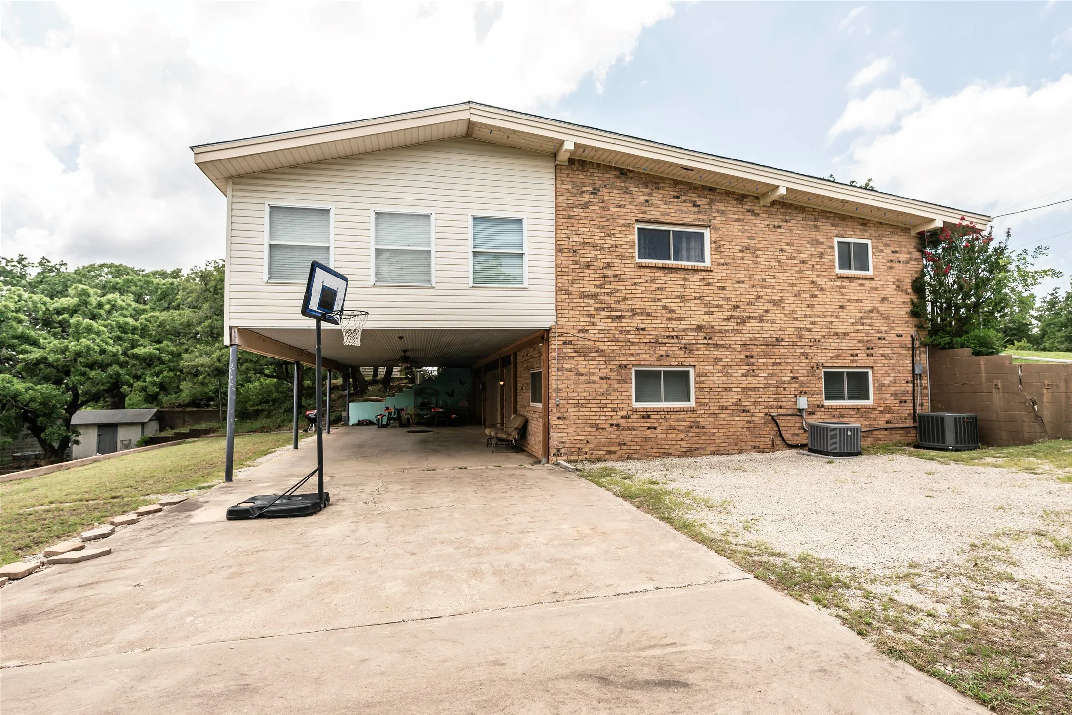 Single Family Residence For Sale in Montague County , 2255 Casino Road, Nocona, Texas 76255, 4 Bedrooms, 1 Bathroom, 2 Garage spaces, 2,240 Sqft, built in 1985, Price $550,000, mls#21314507, Real Estate Agent in Nocona, Homes For Sale in Montague county, Homes For Sale in Nocona, Realtor in Nocona Texas, Real Estate Brokerage Independent Realty Texas, Luminita Cordes Realtor