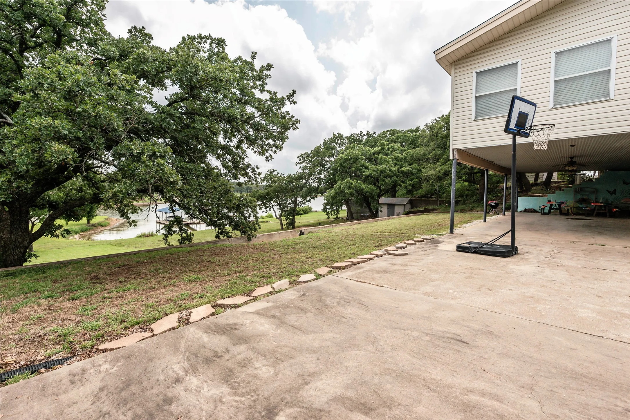 Single Family Residence For Sale in Montague County , 2255 Casino Road, Nocona, Texas 76255, 4 Bedrooms, 1 Bathroom, 2 Garage spaces, 2,240 Sqft, built in 1985, Price $550,000, mls#21314507, Real Estate Agent in Nocona, Homes For Sale in Montague county, Homes For Sale in Nocona, Realtor in Nocona Texas, Real Estate Brokerage Independent Realty Texas, Luminita Cordes Realtor