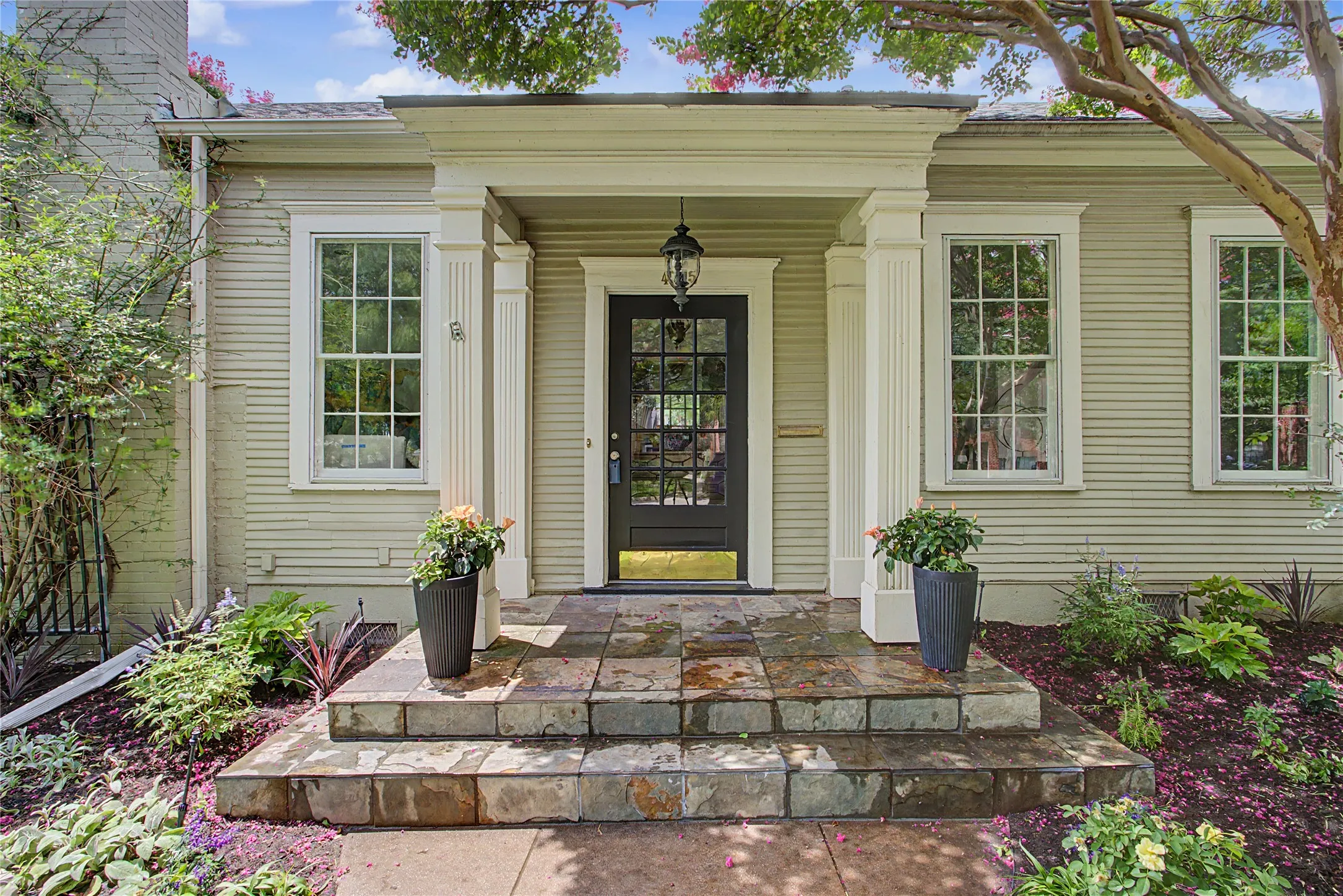 Single Family Residence For Sale in Tarrant County , 4705 El Campo Avenue, Fort Worth, Texas 76107, 2 Bedroom, 2 Bathroom, 2 Garage spaces, 1,686 Sqft, built in 1925, Price $670,000, mls#21313382, Real Estate Agent in Fort Worth, Homes For Sale in Tarrant county, Homes For Sale in Fort Worth, Realtor in Fort Worth Texas, Real Estate Brokerage Independent Realty Texas, Luminita Cordes Realtor