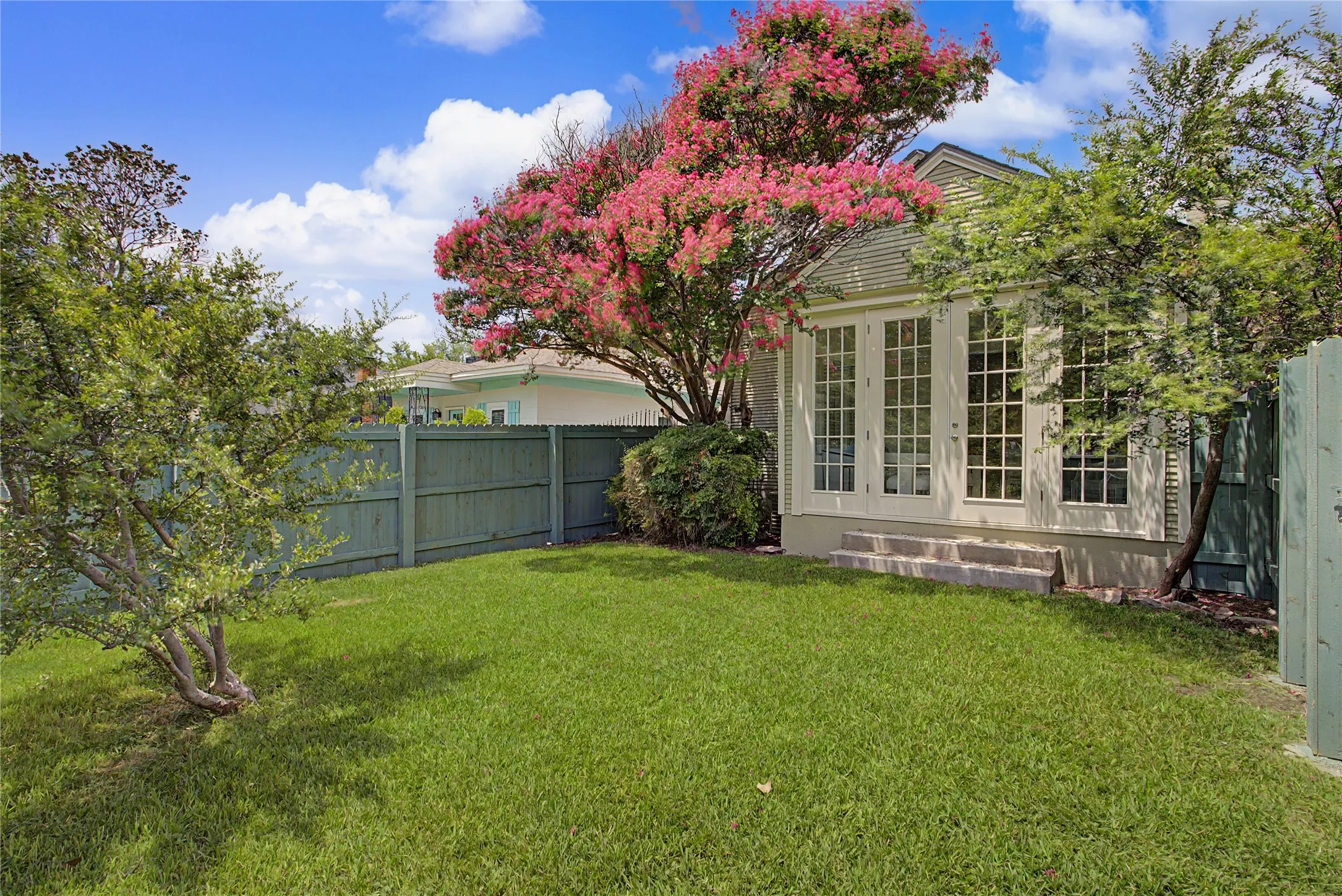 Single Family Residence For Sale in Tarrant County , 4705 El Campo Avenue, Fort Worth, Texas 76107, 2 Bedroom, 2 Bathroom, 2 Garage spaces, 1,686 Sqft, built in 1925, Price $670,000, mls#21313382, Real Estate Agent in Fort Worth, Homes For Sale in Tarrant county, Homes For Sale in Fort Worth, Realtor in Fort Worth Texas, Real Estate Brokerage Independent Realty Texas, Luminita Cordes Realtor