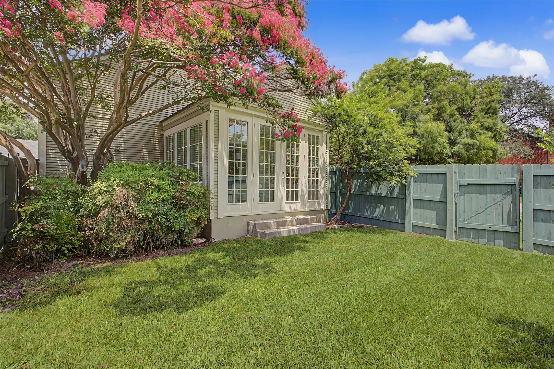 Single Family Residence For Sale in Tarrant County , 4705 El Campo Avenue, Fort Worth, Texas 76107, 2 Bedroom, 2 Bathroom, 2 Garage spaces, 1,686 Sqft, built in 1925, Price $670,000, mls#21313382, Real Estate Agent in Fort Worth, Homes For Sale in Tarrant county, Homes For Sale in Fort Worth, Realtor in Fort Worth Texas, Real Estate Brokerage Independent Realty Texas, Luminita Cordes Realtor
