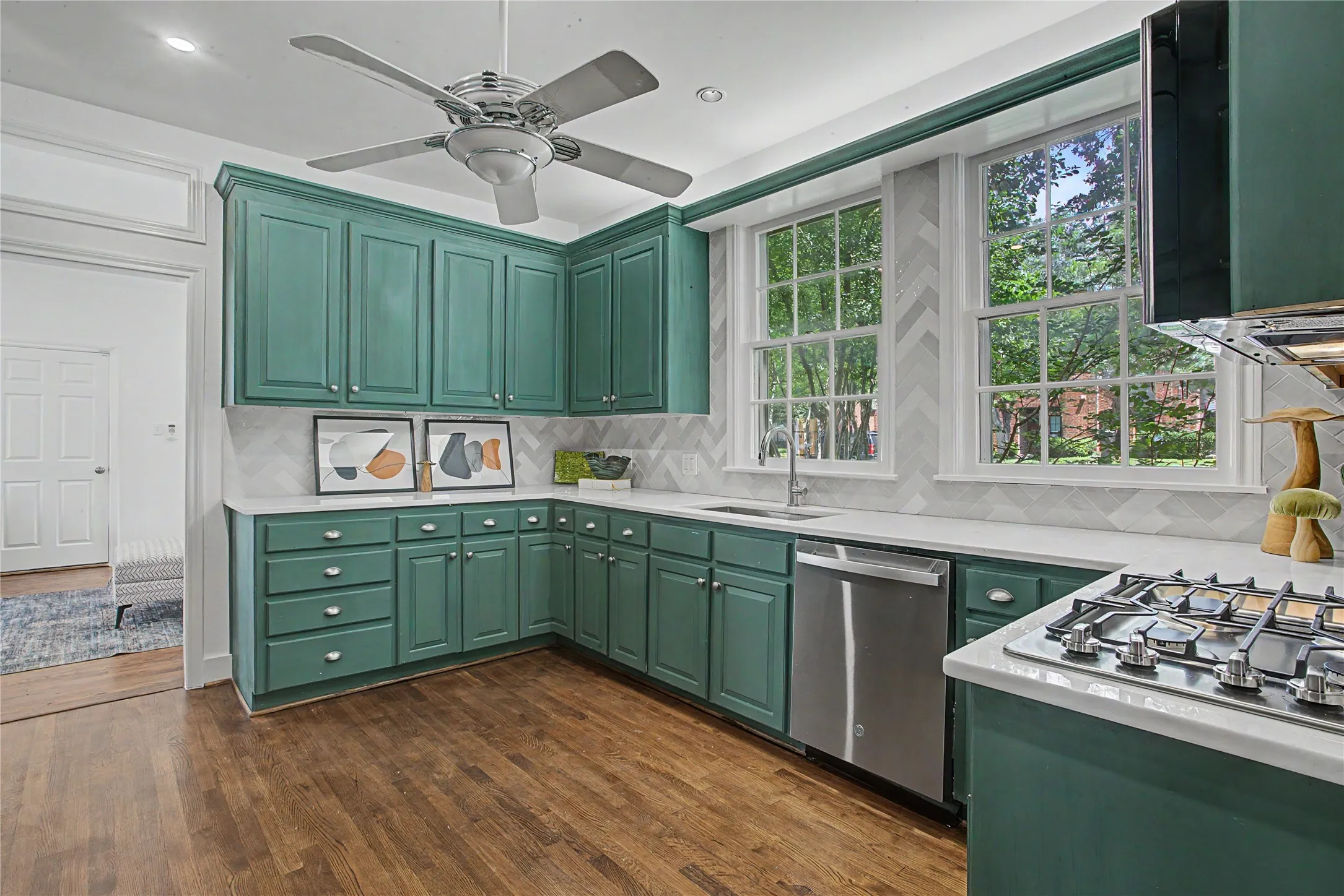 Single Family Residence For Sale in Tarrant County , 4705 El Campo Avenue, Fort Worth, Texas 76107, 2 Bedroom, 2 Bathroom, 2 Garage spaces, 1,686 Sqft, built in 1925, Price $670,000, mls#21313382, Real Estate Agent in Fort Worth, Homes For Sale in Tarrant county, Homes For Sale in Fort Worth, Realtor in Fort Worth Texas, Real Estate Brokerage Independent Realty Texas, Luminita Cordes Realtor