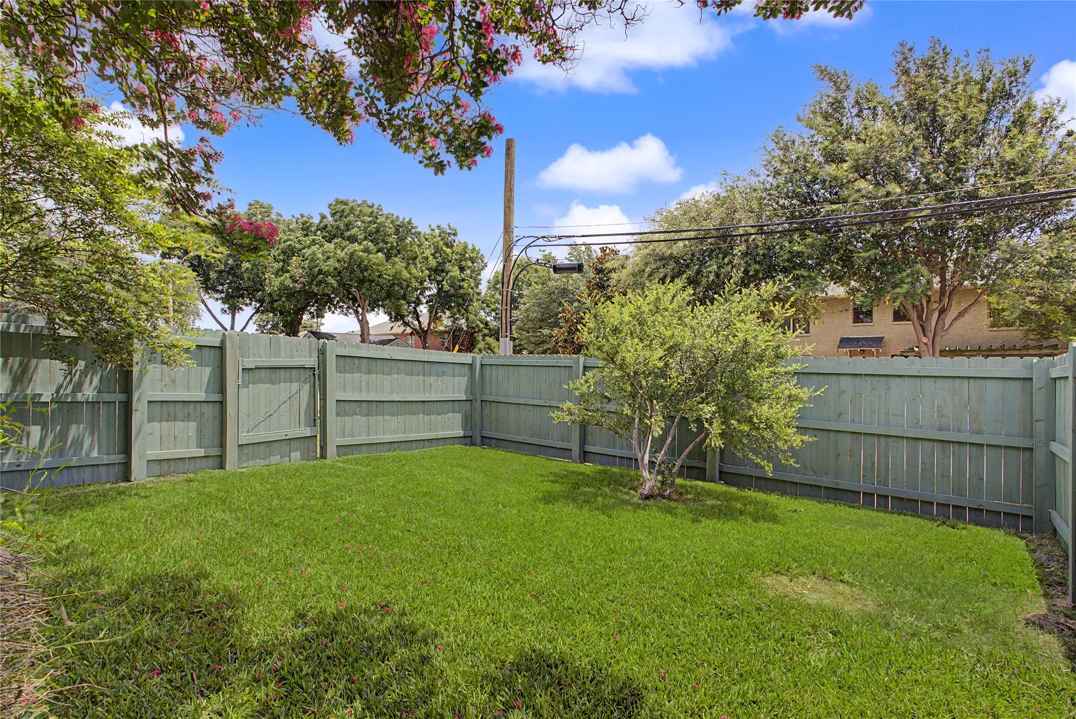 Single Family Residence For Sale in Tarrant County , 4705 El Campo Avenue, Fort Worth, Texas 76107, 2 Bedroom, 2 Bathroom, 2 Garage spaces, 1,686 Sqft, built in 1925, Price $670,000, mls#21313382, Real Estate Agent in Fort Worth, Homes For Sale in Tarrant county, Homes For Sale in Fort Worth, Realtor in Fort Worth Texas, Real Estate Brokerage Independent Realty Texas, Luminita Cordes Realtor