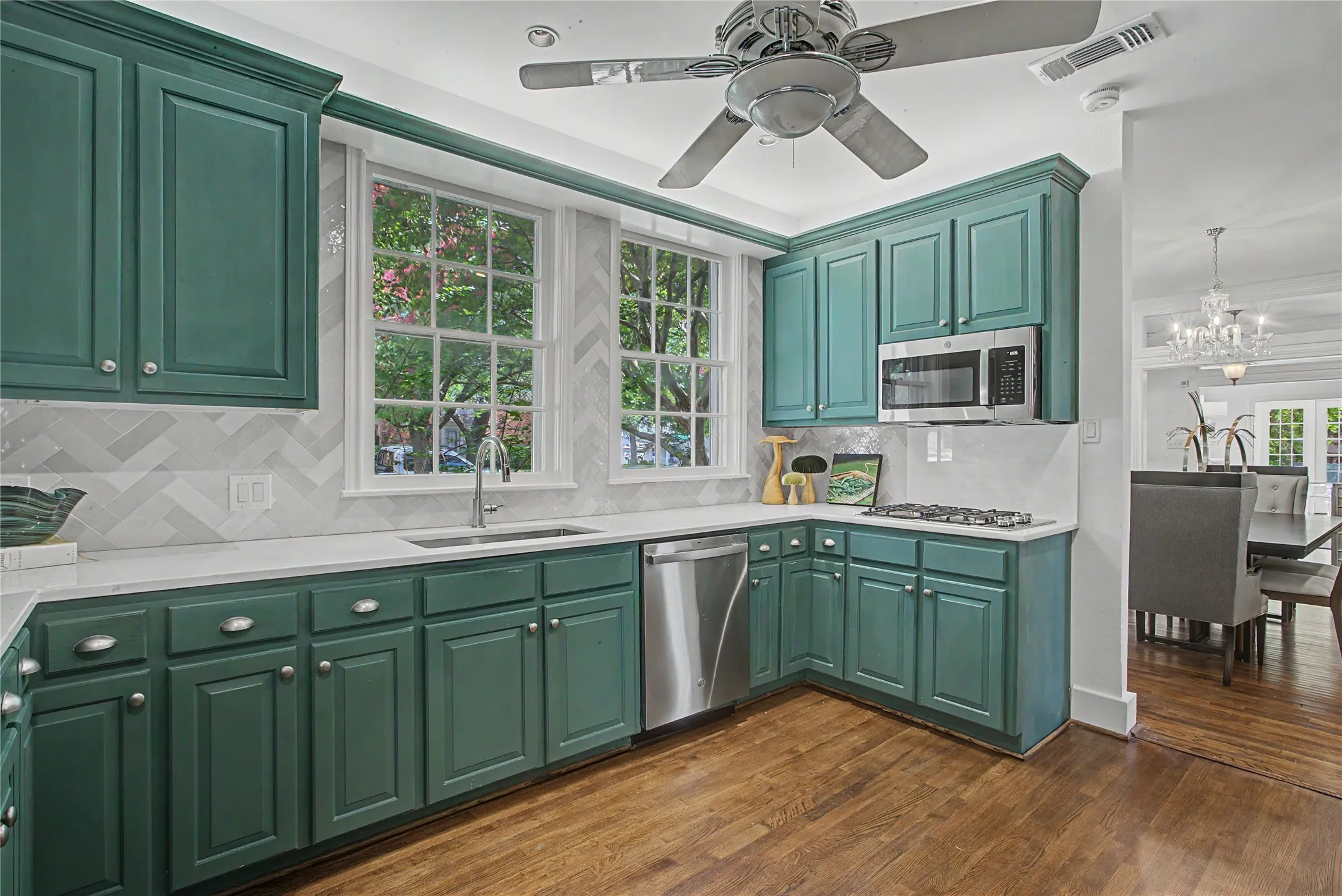 Single Family Residence For Sale in Tarrant County , 4705 El Campo Avenue, Fort Worth, Texas 76107, 2 Bedroom, 2 Bathroom, 2 Garage spaces, 1,686 Sqft, built in 1925, Price $670,000, mls#21313382, Real Estate Agent in Fort Worth, Homes For Sale in Tarrant county, Homes For Sale in Fort Worth, Realtor in Fort Worth Texas, Real Estate Brokerage Independent Realty Texas, Luminita Cordes Realtor