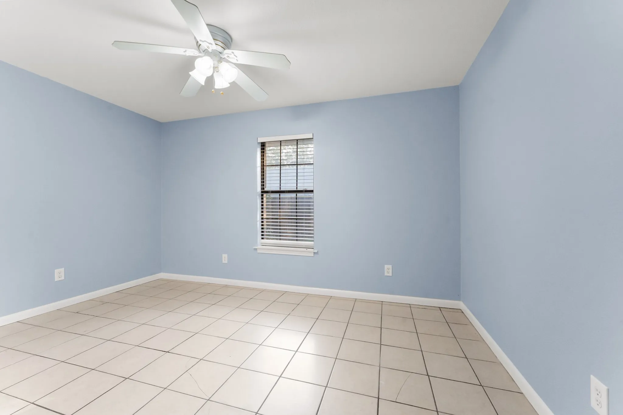 Single Family Residence For Sale in Ellis County , 311 E 9th Street, Ferris, Texas 75125, 3 Bedroom, 2 Bathroom, Garage spaces, 1,704 Sqft, built in 2002, mls#21314112, Real Estate Agent in Ferris, Homes For Sale in Ellis county, Homes For Sale in Ferris, Realtor in Ferris Texas, Real Estate Brokerage Independent Realty Texas, Luminita Cordes Realtor