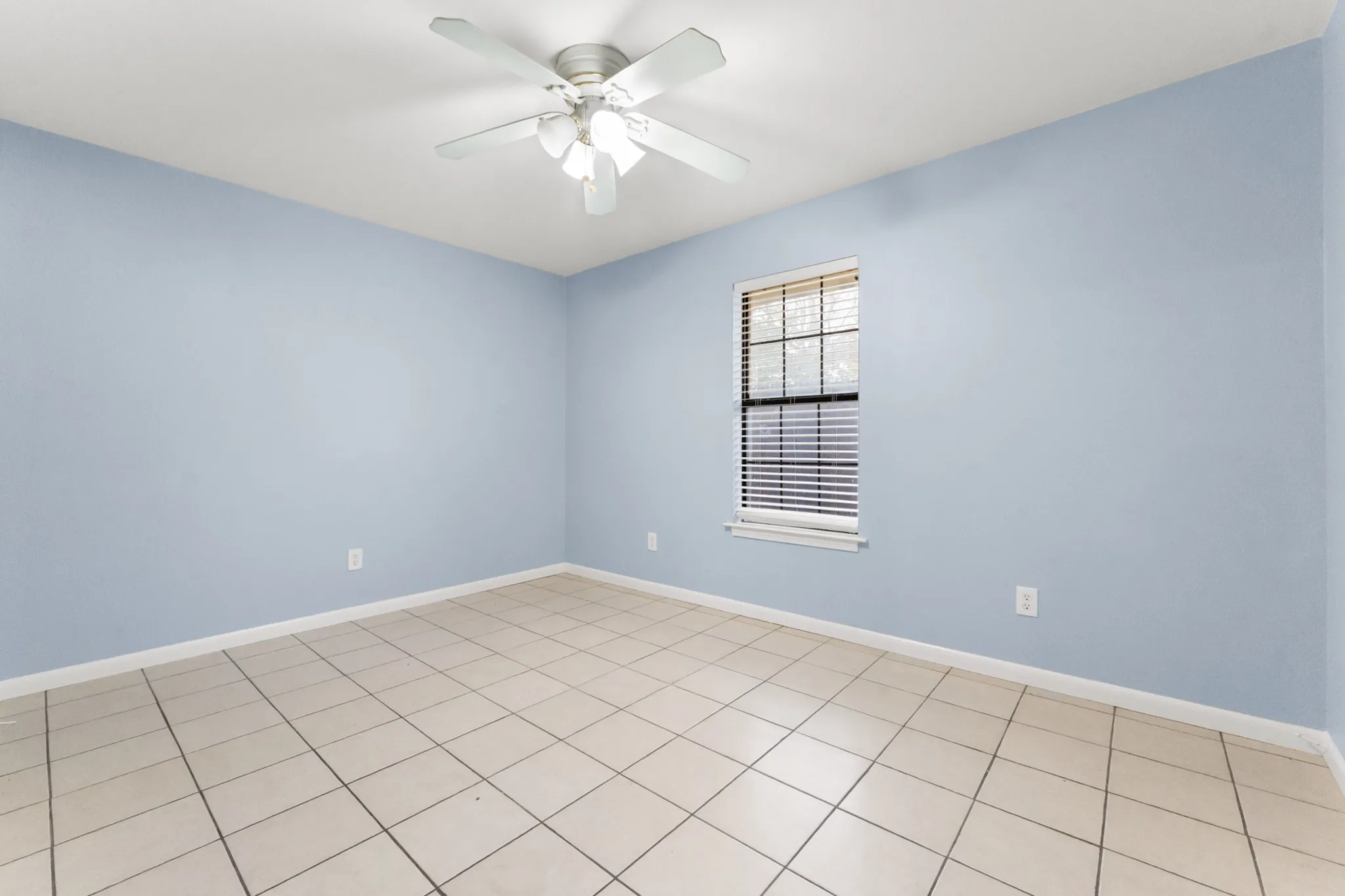 Single Family Residence For Sale in Ellis County , 311 E 9th Street, Ferris, Texas 75125, 3 Bedroom, 2 Bathroom, Garage spaces, 1,704 Sqft, built in 2002, mls#21314112, Real Estate Agent in Ferris, Homes For Sale in Ellis county, Homes For Sale in Ferris, Realtor in Ferris Texas, Real Estate Brokerage Independent Realty Texas, Luminita Cordes Realtor