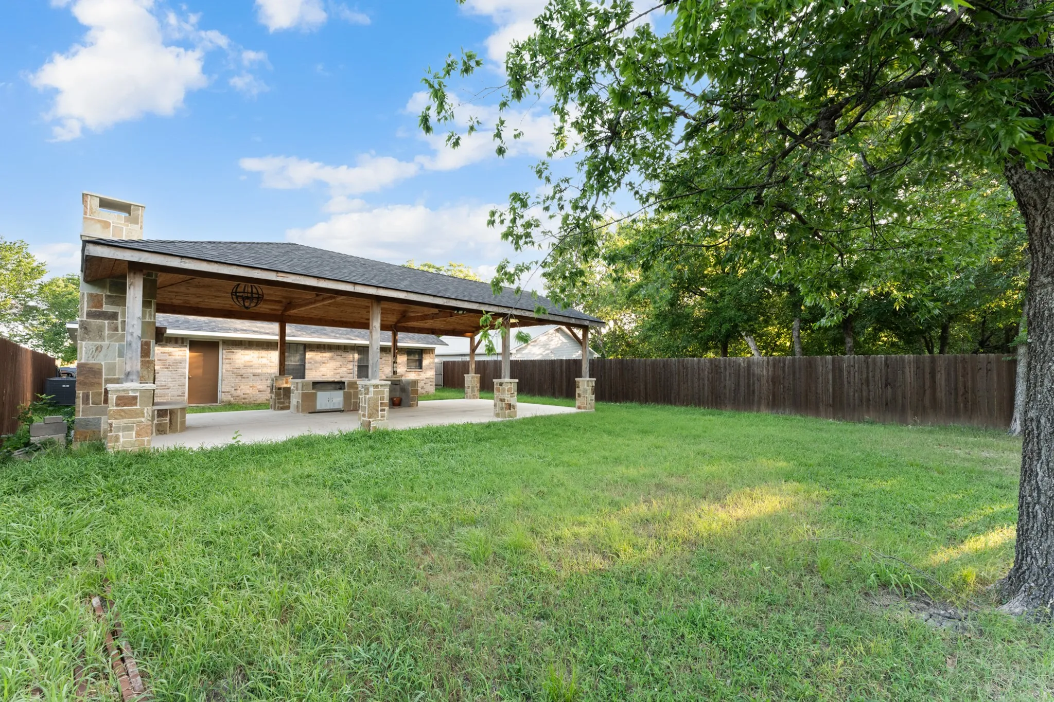 Single Family Residence For Sale in Ellis County , 311 E 9th Street, Ferris, Texas 75125, 3 Bedroom, 2 Bathroom, Garage spaces, 1,704 Sqft, built in 2002, mls#21314112, Real Estate Agent in Ferris, Homes For Sale in Ellis county, Homes For Sale in Ferris, Realtor in Ferris Texas, Real Estate Brokerage Independent Realty Texas, Luminita Cordes Realtor