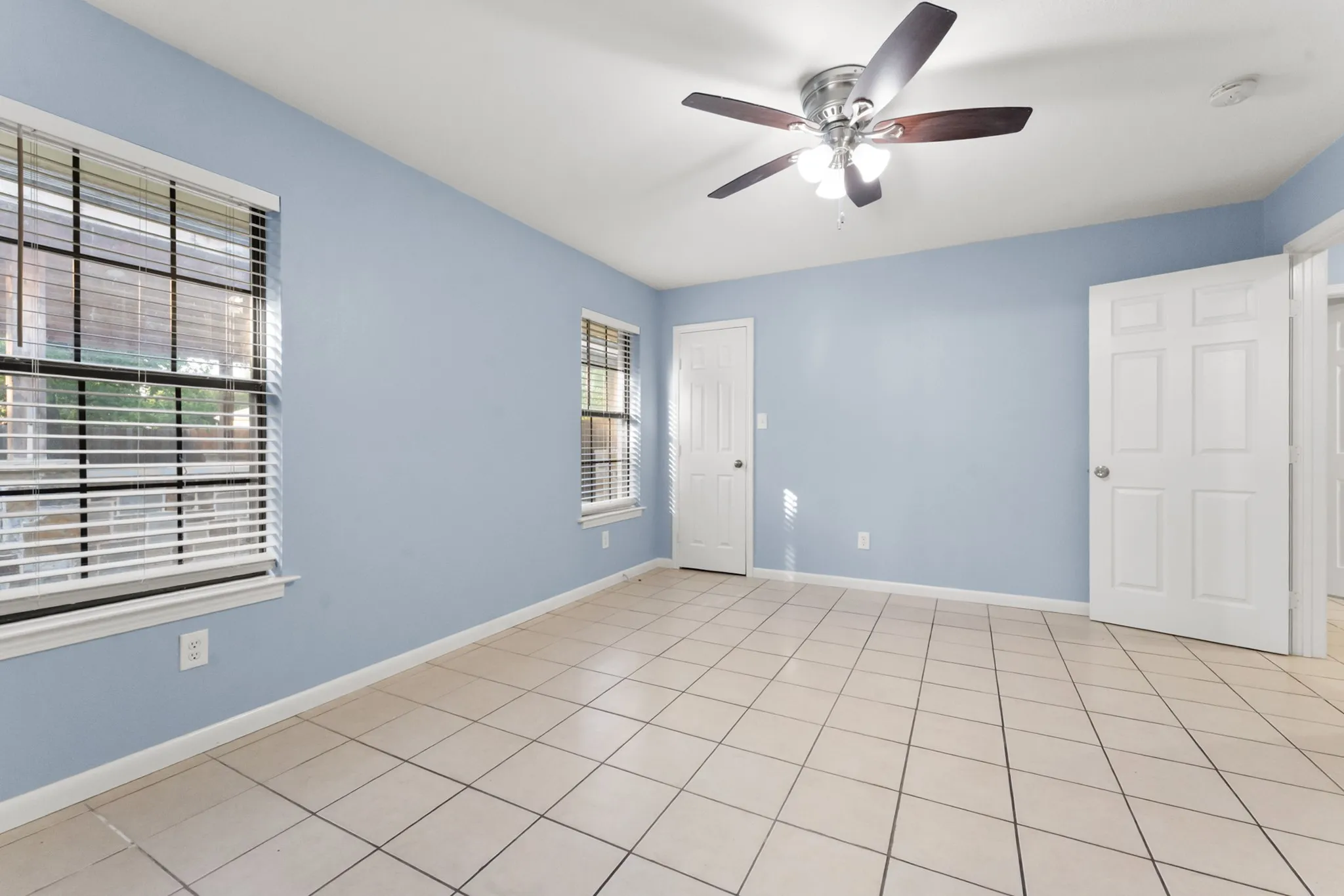 Single Family Residence For Sale in Ellis County , 311 E 9th Street, Ferris, Texas 75125, 3 Bedroom, 2 Bathroom, Garage spaces, 1,704 Sqft, built in 2002, mls#21314112, Real Estate Agent in Ferris, Homes For Sale in Ellis county, Homes For Sale in Ferris, Realtor in Ferris Texas, Real Estate Brokerage Independent Realty Texas, Luminita Cordes Realtor