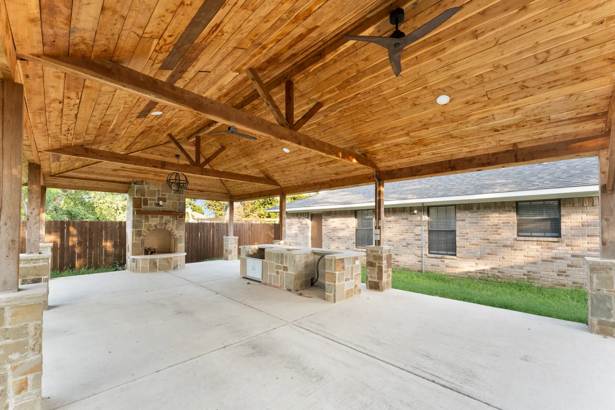 Single Family Residence For Sale in Ellis County , 311 E 9th Street, Ferris, Texas 75125, 3 Bedroom, 2 Bathroom, Garage spaces, 1,704 Sqft, built in 2002, mls#21314112, Real Estate Agent in Ferris, Homes For Sale in Ellis county, Homes For Sale in Ferris, Realtor in Ferris Texas, Real Estate Brokerage Independent Realty Texas, Luminita Cordes Realtor