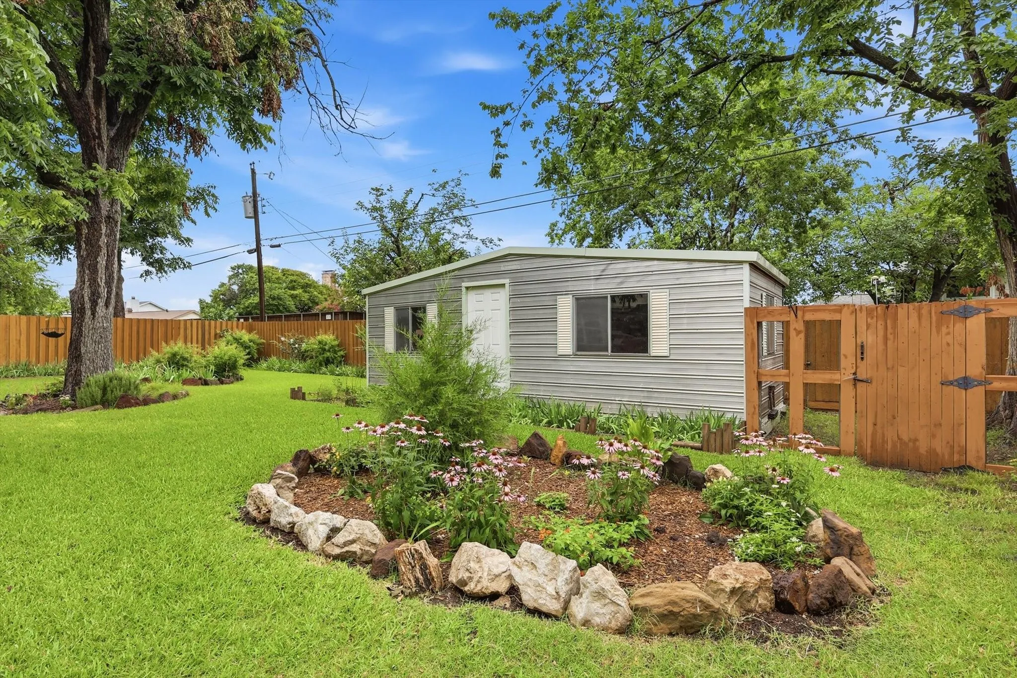 Single Family Residence For Sale in Dallas County , 4213 Bucknell Drive, Garland, Texas 75042, 4 Bedroom, 2 Bathroom, 2 Garage spaces, 2,056 Sqft, built in 1962, mls#21314505, Real Estate Agent in Garland, Homes For Sale in Dallas county, Homes For Sale in Garland, Realtor in Garland Texas, Real Estate Brokerage Independent Realty Texas, Luminita Cordes Realtor