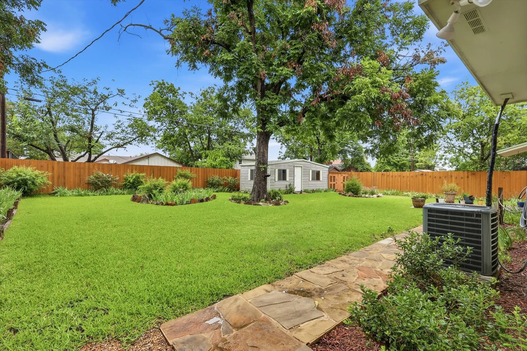 Single Family Residence For Sale in Dallas County , 4213 Bucknell Drive, Garland, Texas 75042, 4 Bedroom, 2 Bathroom, 2 Garage spaces, 2,056 Sqft, built in 1962, mls#21314505, Real Estate Agent in Garland, Homes For Sale in Dallas county, Homes For Sale in Garland, Realtor in Garland Texas, Real Estate Brokerage Independent Realty Texas, Luminita Cordes Realtor
