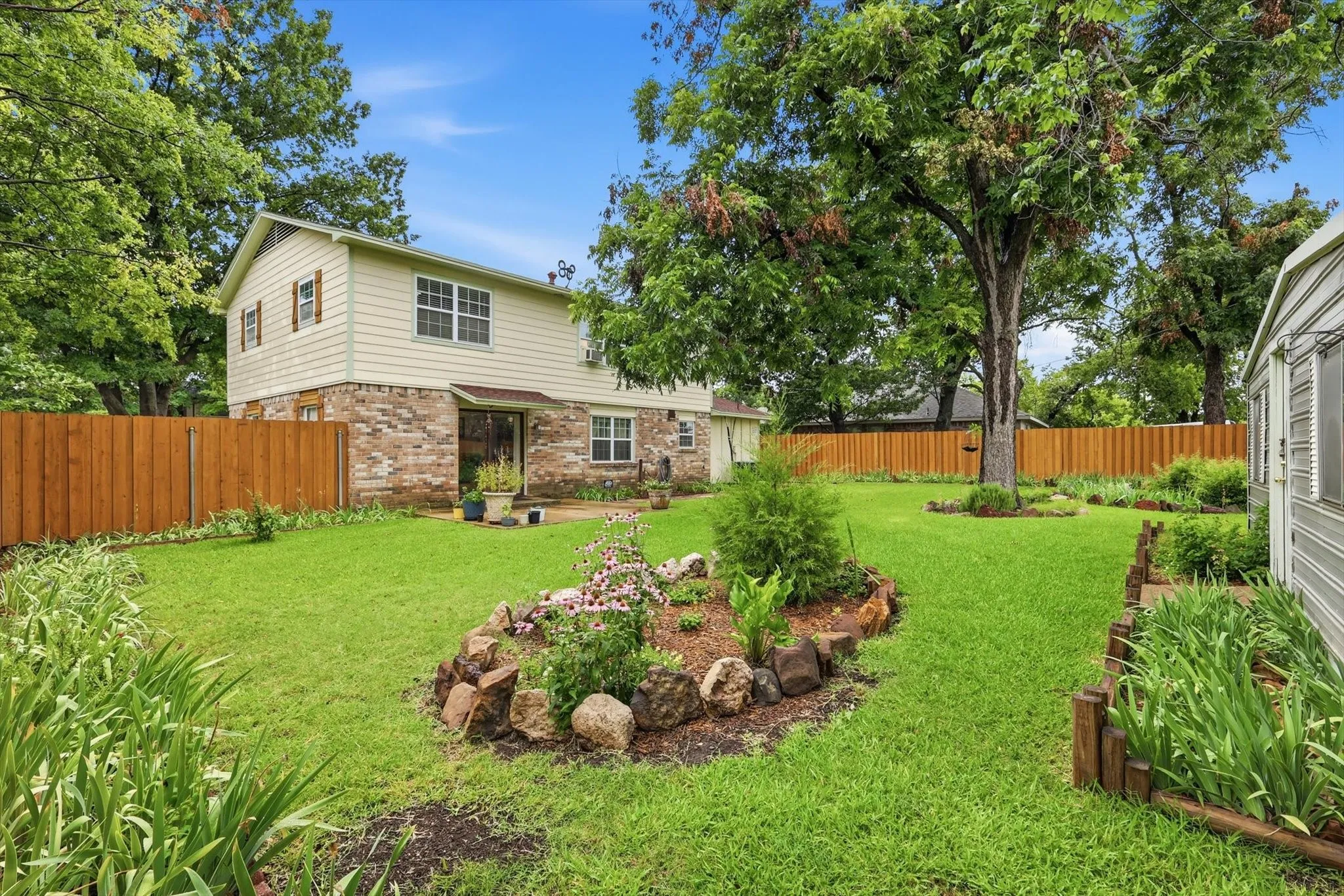 Single Family Residence For Sale in Dallas County , 4213 Bucknell Drive, Garland, Texas 75042, 4 Bedroom, 2 Bathroom, 2 Garage spaces, 2,056 Sqft, built in 1962, mls#21314505, Real Estate Agent in Garland, Homes For Sale in Dallas county, Homes For Sale in Garland, Realtor in Garland Texas, Real Estate Brokerage Independent Realty Texas, Luminita Cordes Realtor
