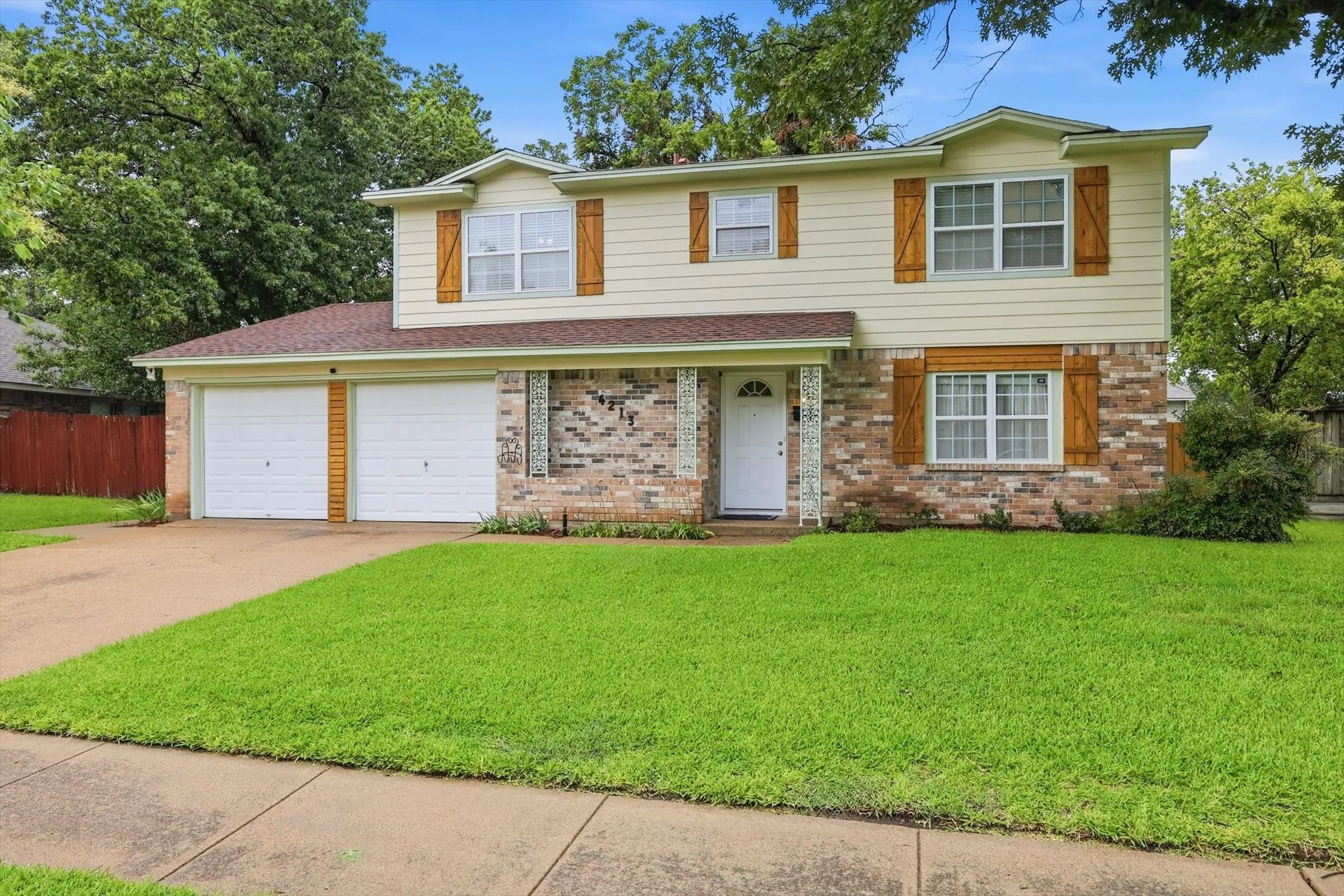 Single Family Residence For Sale in Dallas County , 4213 Bucknell Drive, Garland, Texas 75042, 4 Bedroom, 2 Bathroom, 2 Garage spaces, 2,056 Sqft, built in 1962, mls#21314505, Real Estate Agent in Garland, Homes For Sale in Dallas county, Homes For Sale in Garland, Realtor in Garland Texas, Real Estate Brokerage Independent Realty Texas, Luminita Cordes Realtor