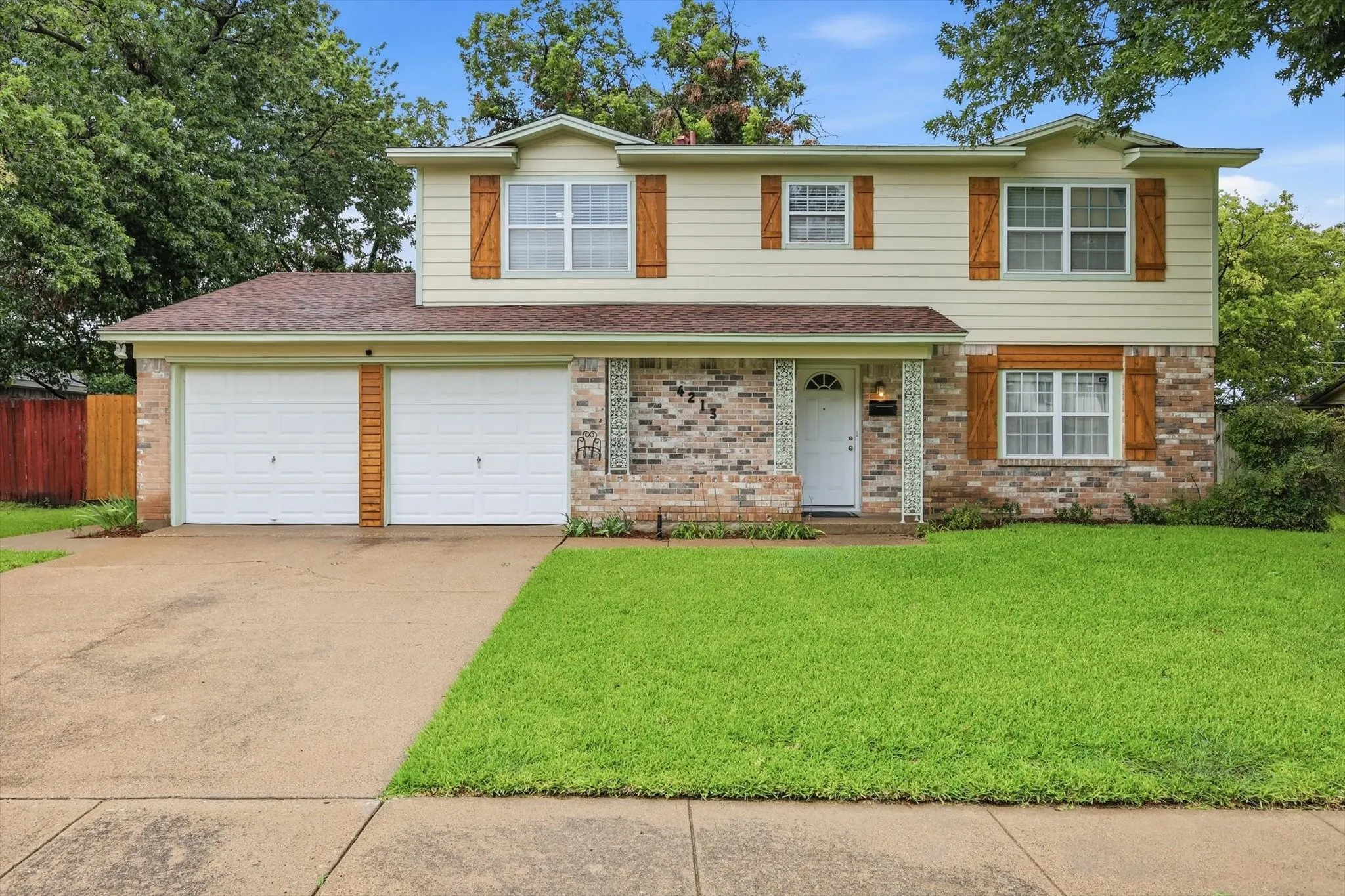 Single Family Residence For Sale in Dallas County , 4213 Bucknell Drive, Garland, Texas 75042, 4 Bedroom, 2 Bathroom, 2 Garage spaces, 2,056 Sqft, built in 1962, mls#21314505, Real Estate Agent in Garland, Homes For Sale in Dallas county, Homes For Sale in Garland, Realtor in Garland Texas, Real Estate Brokerage Independent Realty Texas, Luminita Cordes Realtor