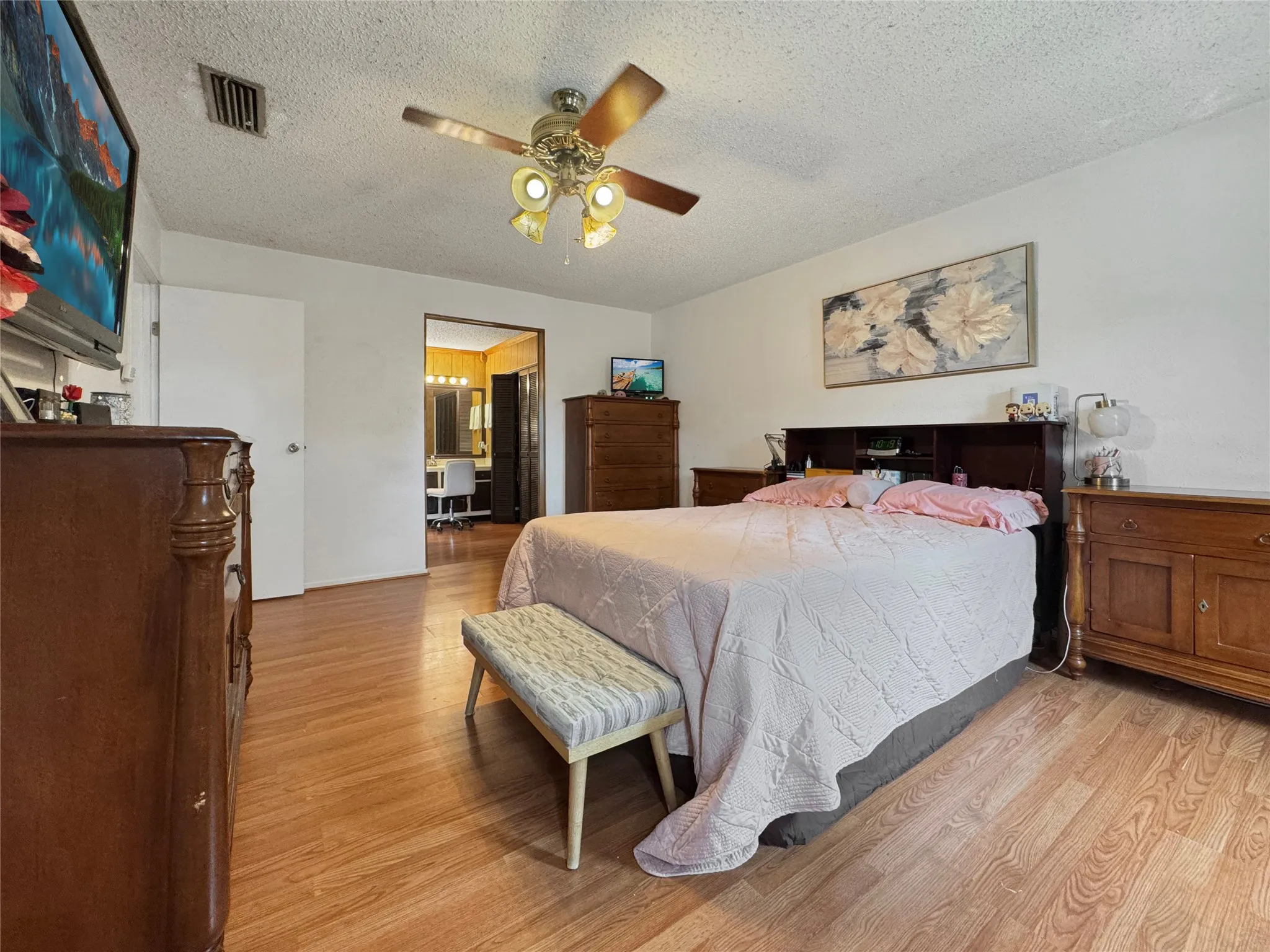 Single Family Residence For Sale in Tarrant County , 6217 Barcelona Drive, Arlington, Texas 76016, 5 Bedroom, 3 Bathroom, 2 Garage spaces, 2,352 Sqft, built in 1979, mls#21313699, Real Estate Agent in Arlington, Homes For Sale in Tarrant county, Homes For Sale in Arlington, Realtor in Arlington Texas, Real Estate Brokerage Independent Realty Texas, Luminita Cordes Realtor