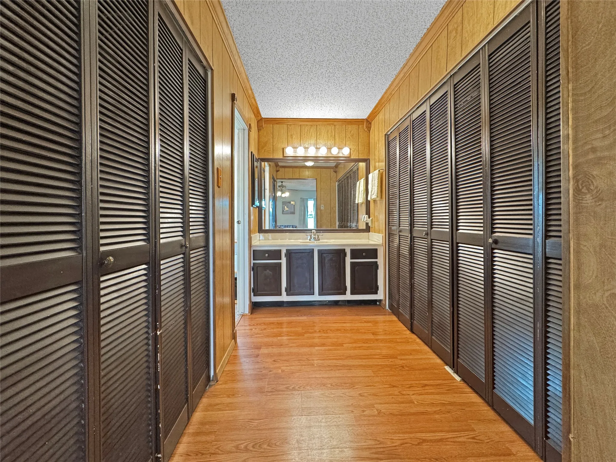 Single Family Residence For Sale in Tarrant County , 6217 Barcelona Drive, Arlington, Texas 76016, 5 Bedroom, 3 Bathroom, 2 Garage spaces, 2,352 Sqft, built in 1979, mls#21313699, Real Estate Agent in Arlington, Homes For Sale in Tarrant county, Homes For Sale in Arlington, Realtor in Arlington Texas, Real Estate Brokerage Independent Realty Texas, Luminita Cordes Realtor