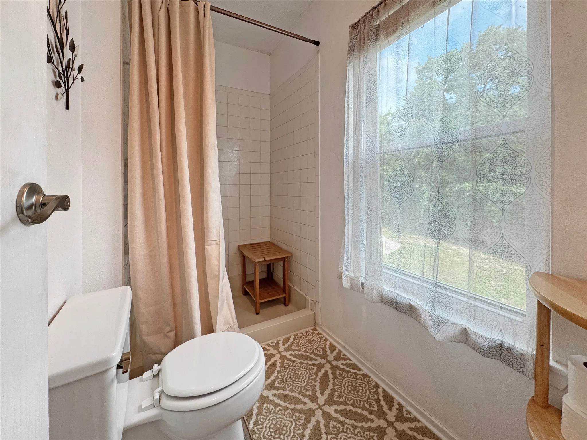 Single Family Residence For Sale in Tarrant County , 6217 Barcelona Drive, Arlington, Texas 76016, 5 Bedroom, 3 Bathroom, 2 Garage spaces, 2,352 Sqft, built in 1979, mls#21313699, Real Estate Agent in Arlington, Homes For Sale in Tarrant county, Homes For Sale in Arlington, Realtor in Arlington Texas, Real Estate Brokerage Independent Realty Texas, Luminita Cordes Realtor