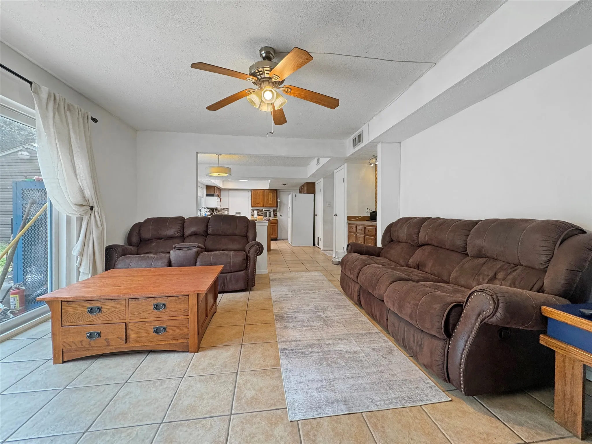 Single Family Residence For Sale in Tarrant County , 6217 Barcelona Drive, Arlington, Texas 76016, 5 Bedroom, 3 Bathroom, 2 Garage spaces, 2,352 Sqft, built in 1979, mls#21313699, Real Estate Agent in Arlington, Homes For Sale in Tarrant county, Homes For Sale in Arlington, Realtor in Arlington Texas, Real Estate Brokerage Independent Realty Texas, Luminita Cordes Realtor