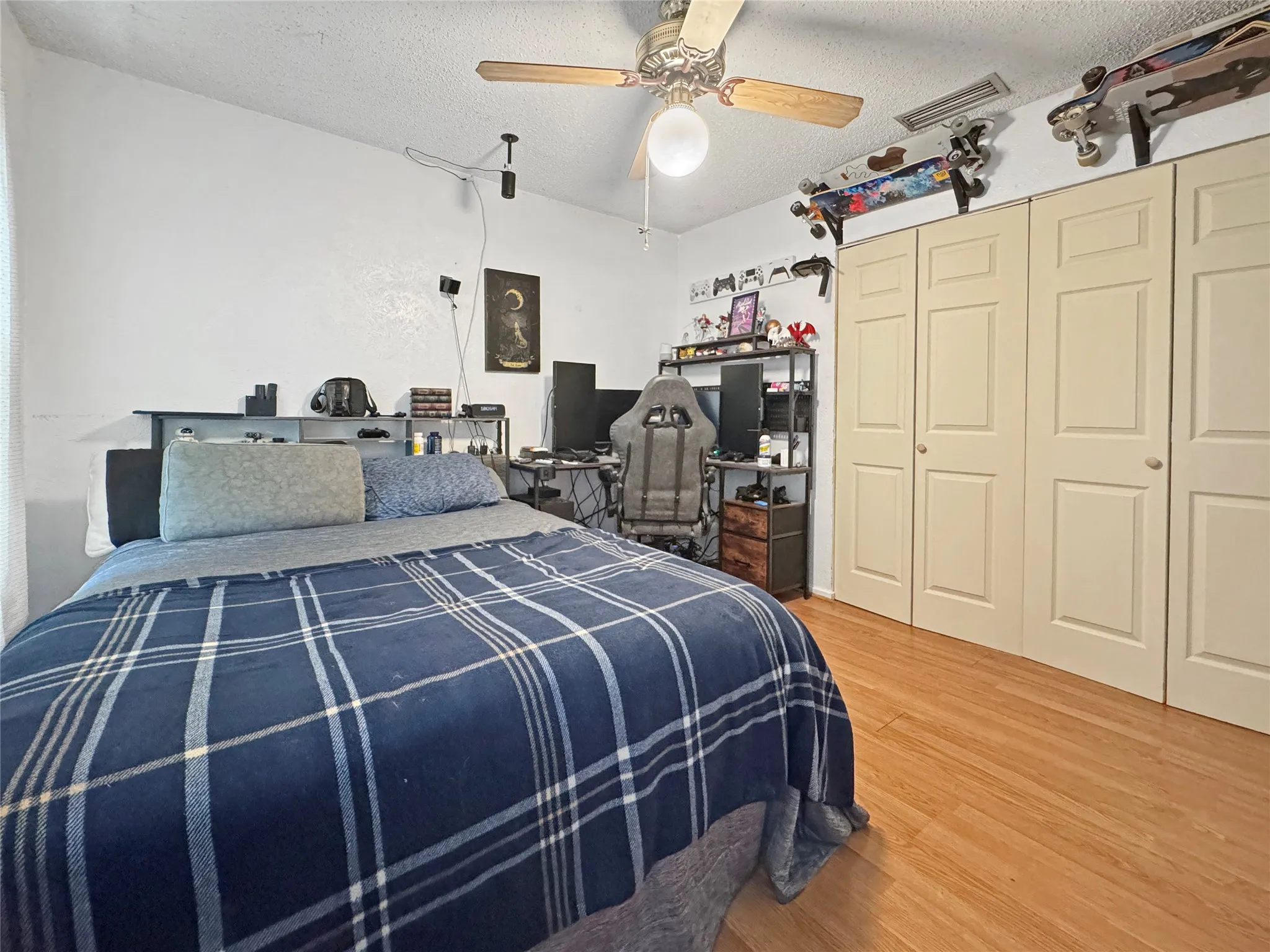 Single Family Residence For Sale in Tarrant County , 6217 Barcelona Drive, Arlington, Texas 76016, 5 Bedroom, 3 Bathroom, 2 Garage spaces, 2,352 Sqft, built in 1979, mls#21313699, Real Estate Agent in Arlington, Homes For Sale in Tarrant county, Homes For Sale in Arlington, Realtor in Arlington Texas, Real Estate Brokerage Independent Realty Texas, Luminita Cordes Realtor