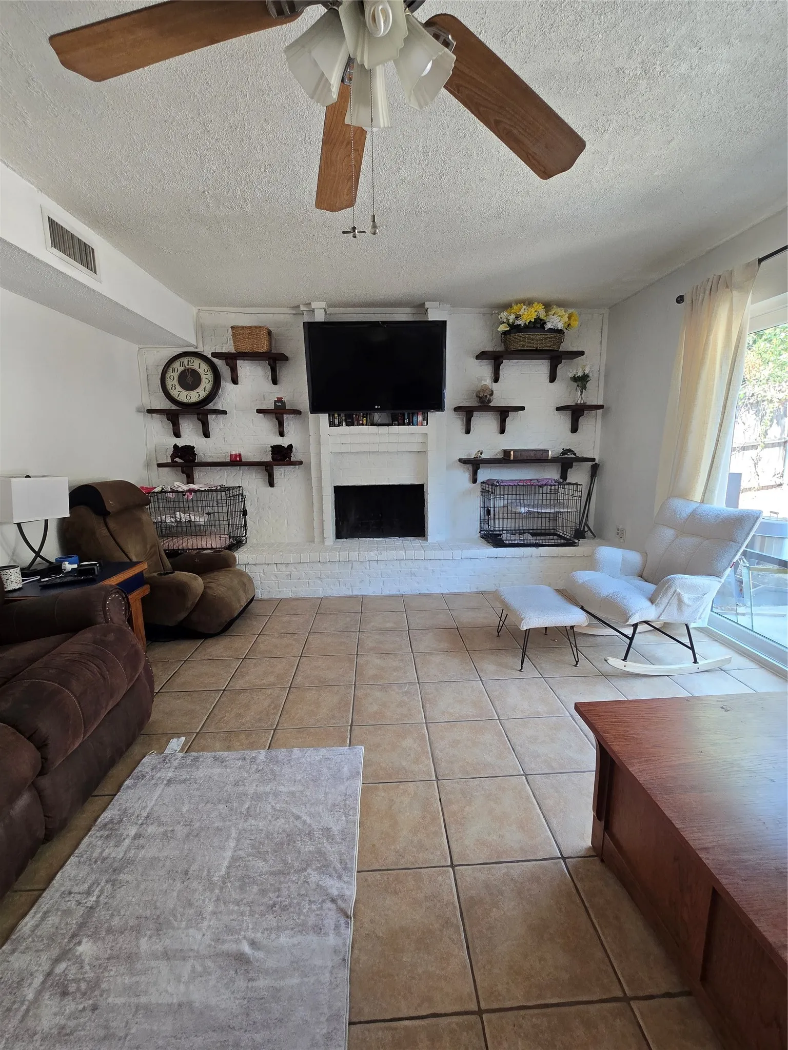Single Family Residence For Sale in Tarrant County , 6217 Barcelona Drive, Arlington, Texas 76016, 5 Bedroom, 3 Bathroom, 2 Garage spaces, 2,352 Sqft, built in 1979, mls#21313699, Real Estate Agent in Arlington, Homes For Sale in Tarrant county, Homes For Sale in Arlington, Realtor in Arlington Texas, Real Estate Brokerage Independent Realty Texas, Luminita Cordes Realtor