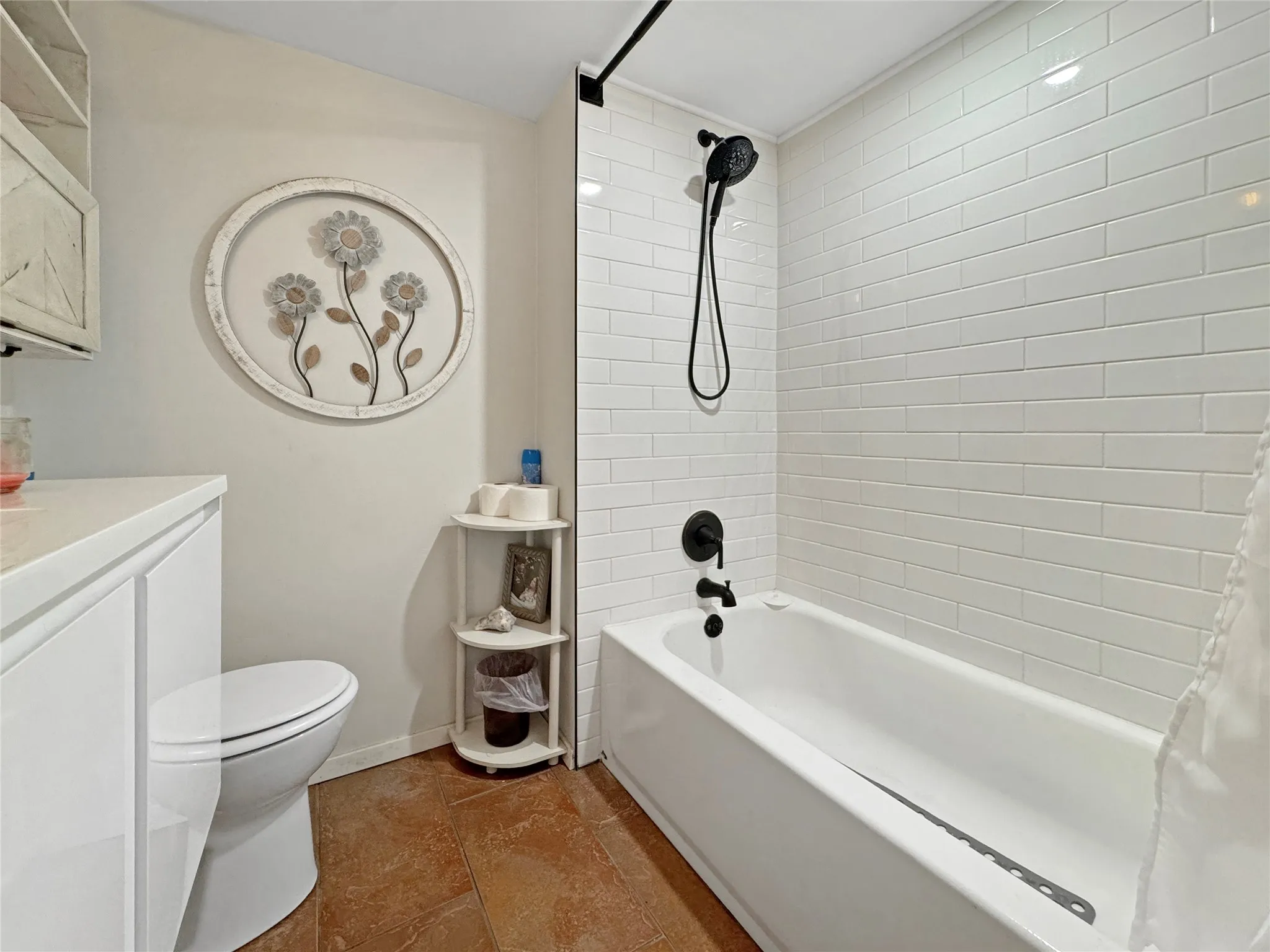 Single Family Residence For Sale in Tarrant County , 6217 Barcelona Drive, Arlington, Texas 76016, 5 Bedroom, 3 Bathroom, 2 Garage spaces, 2,352 Sqft, built in 1979, mls#21313699, Real Estate Agent in Arlington, Homes For Sale in Tarrant county, Homes For Sale in Arlington, Realtor in Arlington Texas, Real Estate Brokerage Independent Realty Texas, Luminita Cordes Realtor