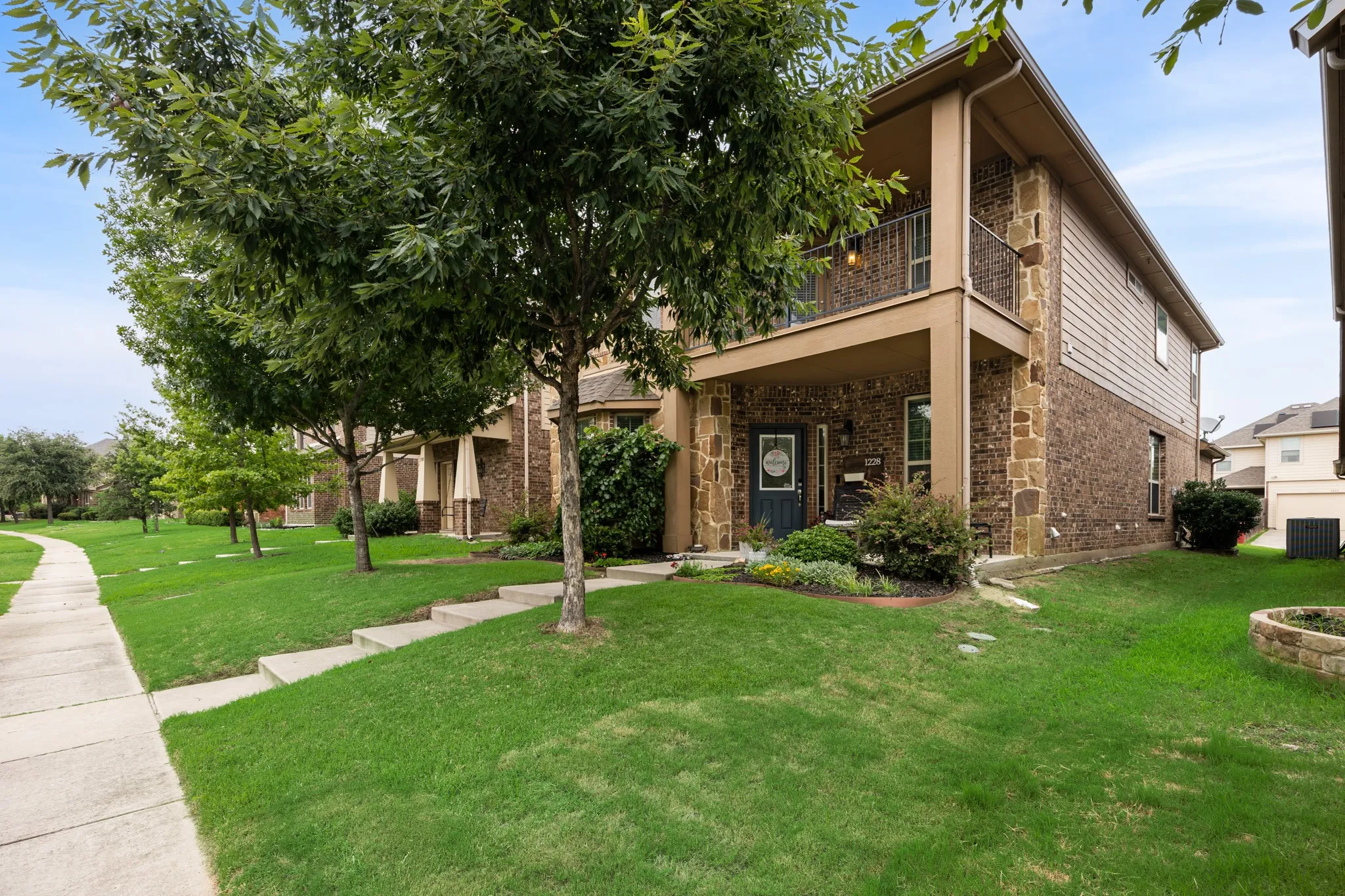 Single Family Residence For Sale in Hunt County , 1228 Land Oak Road, Royse City, Texas 75189, 4 Bedroom, 3 Bathroom, 2 Garage spaces, 2,077 Sqft, built in 2016, mls#21314502, Real Estate Agent in Royse City, Homes For Sale in Hunt county, Homes For Sale in Royse City, Realtor in Royse City Texas, Real Estate Brokerage Independent Realty Texas, Luminita Cordes Realtor