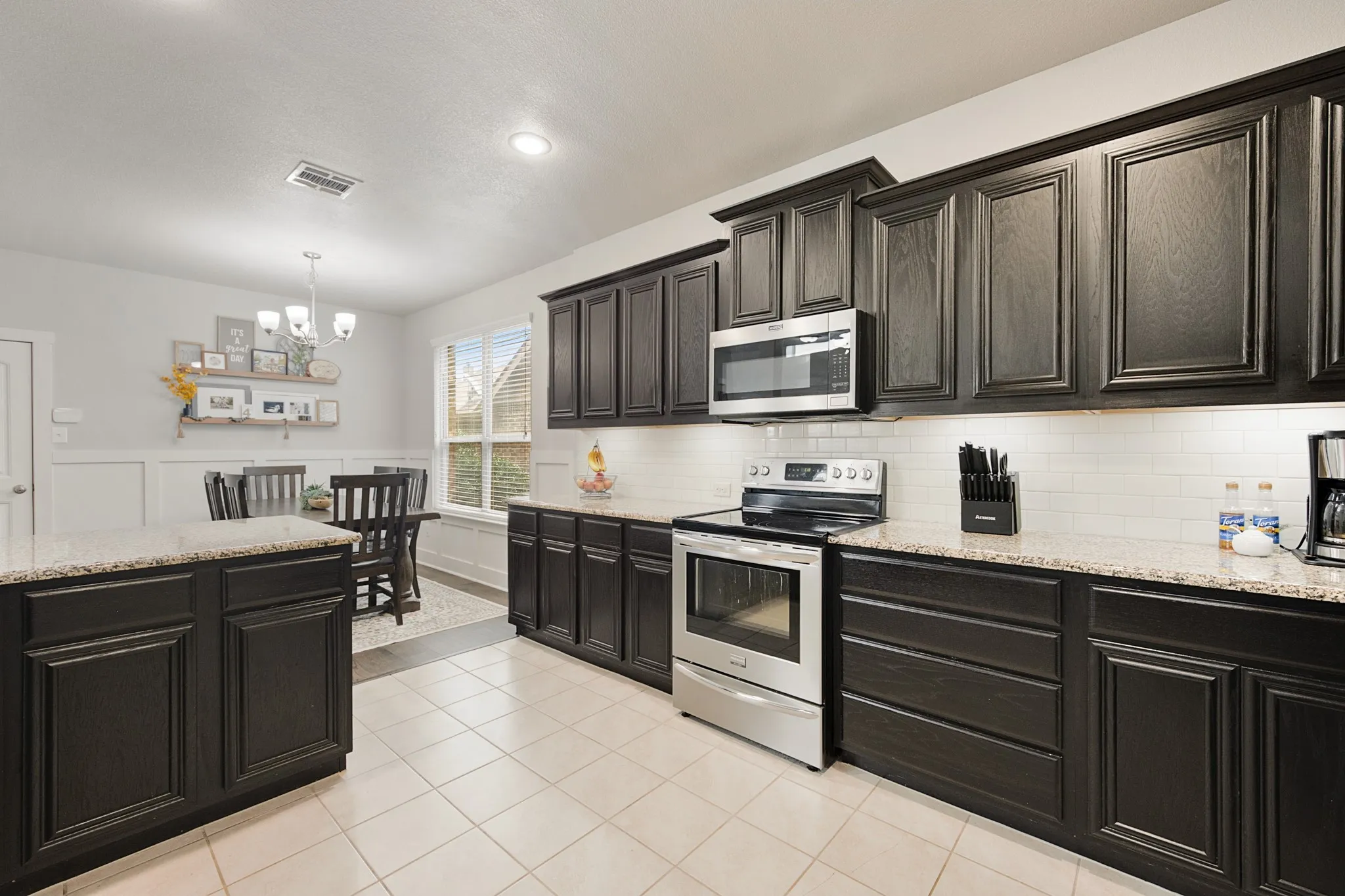Single Family Residence For Sale in Hunt County , 1228 Land Oak Road, Royse City, Texas 75189, 4 Bedroom, 3 Bathroom, 2 Garage spaces, 2,077 Sqft, built in 2016, mls#21314502, Real Estate Agent in Royse City, Homes For Sale in Hunt county, Homes For Sale in Royse City, Realtor in Royse City Texas, Real Estate Brokerage Independent Realty Texas, Luminita Cordes Realtor