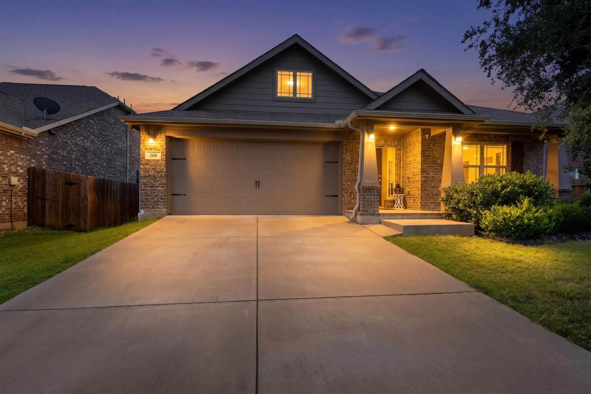 Single Family Residence For Sale in Rockwall County , 208 Baldwin Drive, Fate, Texas 75189, 3 Bedroom, 2 Bathroom, 2 Garage spaces, 1,856 Sqft, built in 2016, mls#21313424, Real Estate Agent in Fate, Homes For Sale in Rockwall county, Homes For Sale in Fate, Realtor in Fate Texas, Real Estate Brokerage Independent Realty Texas, Luminita Cordes Realtor