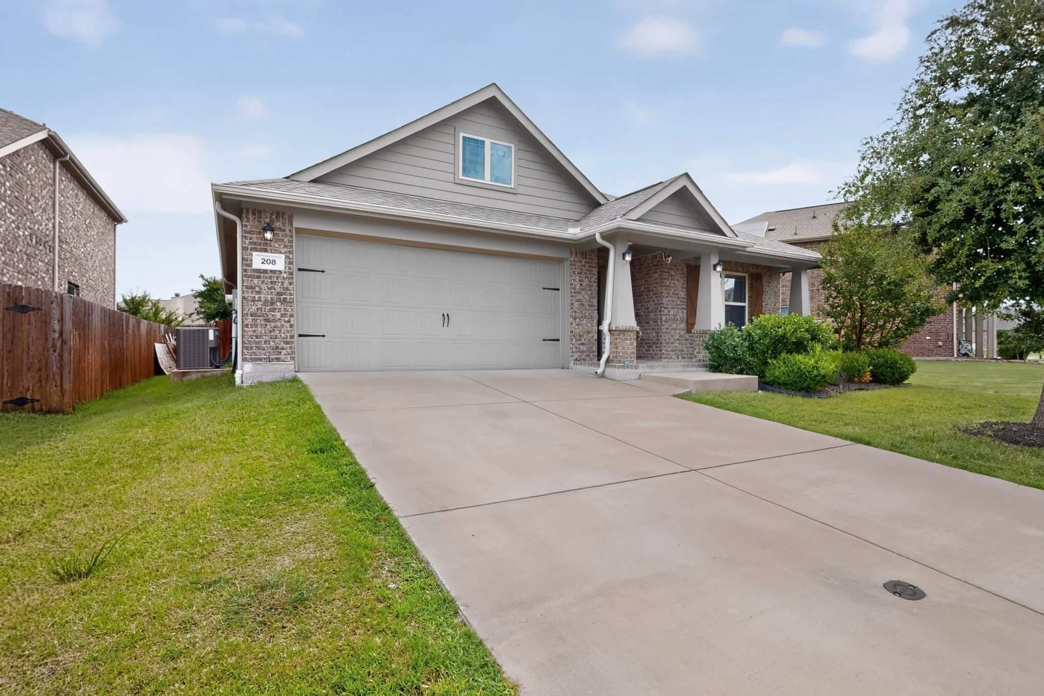 Single Family Residence For Sale in Rockwall County , 208 Baldwin Drive, Fate, Texas 75189, 3 Bedroom, 2 Bathroom, 2 Garage spaces, 1,856 Sqft, built in 2016, mls#21313424, Real Estate Agent in Fate, Homes For Sale in Rockwall county, Homes For Sale in Fate, Realtor in Fate Texas, Real Estate Brokerage Independent Realty Texas, Luminita Cordes Realtor
