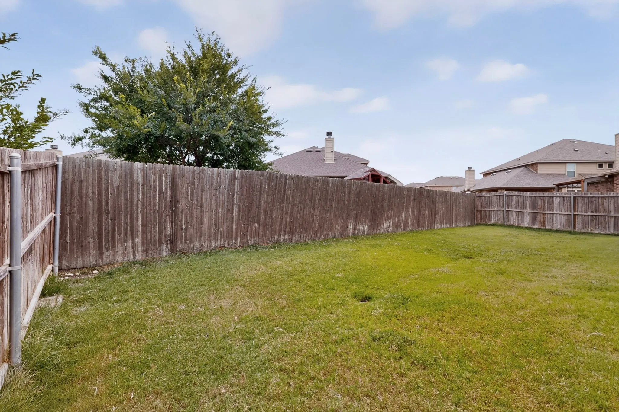 Single Family Residence For Sale in Rockwall County , 208 Baldwin Drive, Fate, Texas 75189, 3 Bedroom, 2 Bathroom, 2 Garage spaces, 1,856 Sqft, built in 2016, mls#21313424, Real Estate Agent in Fate, Homes For Sale in Rockwall county, Homes For Sale in Fate, Realtor in Fate Texas, Real Estate Brokerage Independent Realty Texas, Luminita Cordes Realtor