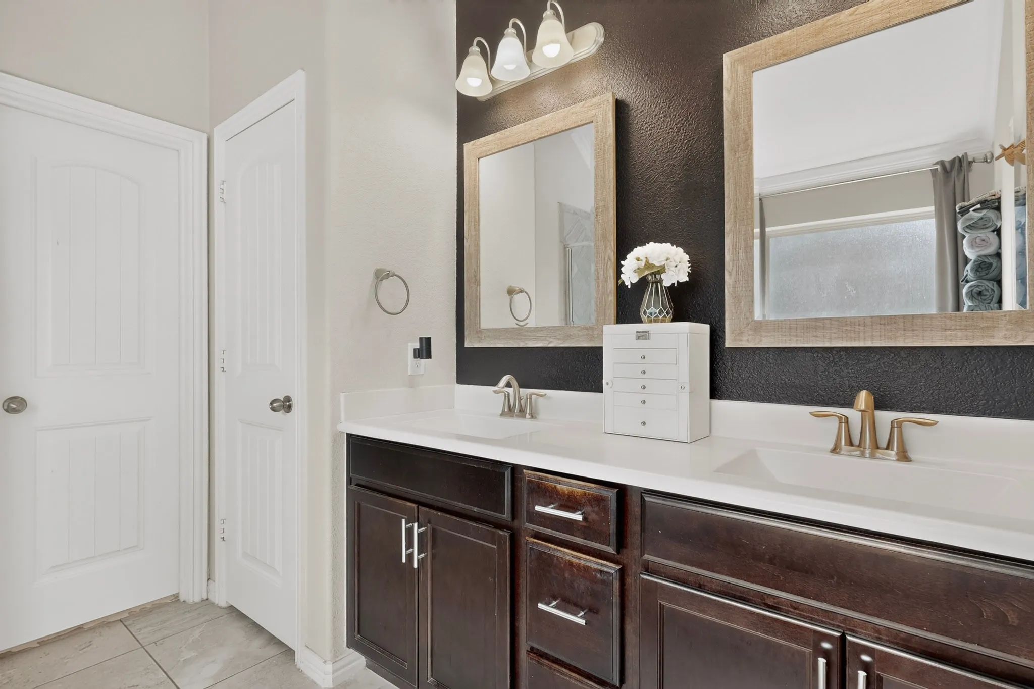 Single Family Residence For Sale in Rockwall County , 208 Baldwin Drive, Fate, Texas 75189, 3 Bedroom, 2 Bathroom, 2 Garage spaces, 1,856 Sqft, built in 2016, mls#21313424, Real Estate Agent in Fate, Homes For Sale in Rockwall county, Homes For Sale in Fate, Realtor in Fate Texas, Real Estate Brokerage Independent Realty Texas, Luminita Cordes Realtor