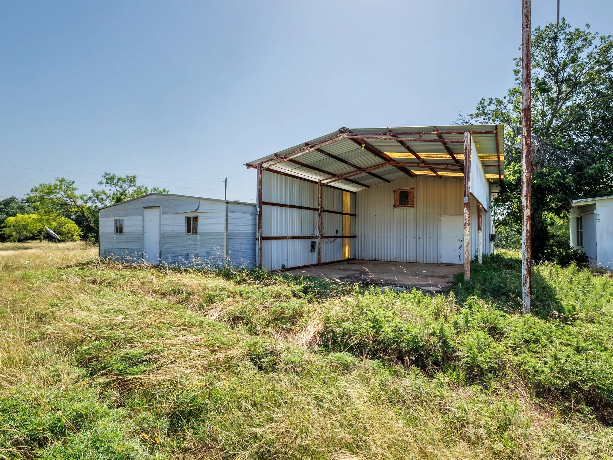 Mobile Home For Sale in Brown County , 13601 Highway 377 S, Brookesmith, Texas 76827, 3 Bedrooms, 2 Bathrooms, Garage spaces, 2,400 Sqft, built in 0, Price $430,000, mls#21295754, Real Estate Agent in Brookesmith, Homes For Sale in Brown county, Homes For Sale in Brookesmith, Realtor in Brookesmith Texas, Real Estate Brokerage Independent Realty Texas, Luminita Cordes Realtor
