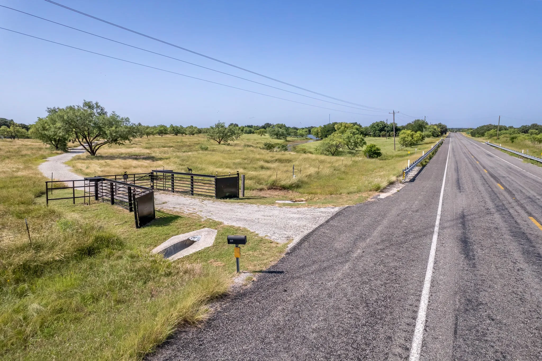Mobile Home For Sale in Brown County , 13601 Highway 377 S, Brookesmith, Texas 76827, 3 Bedrooms, 2 Bathrooms, Garage spaces, 2,400 Sqft, built in 0, Price $430,000, mls#21295754, Real Estate Agent in Brookesmith, Homes For Sale in Brown county, Homes For Sale in Brookesmith, Realtor in Brookesmith Texas, Real Estate Brokerage Independent Realty Texas, Luminita Cordes Realtor