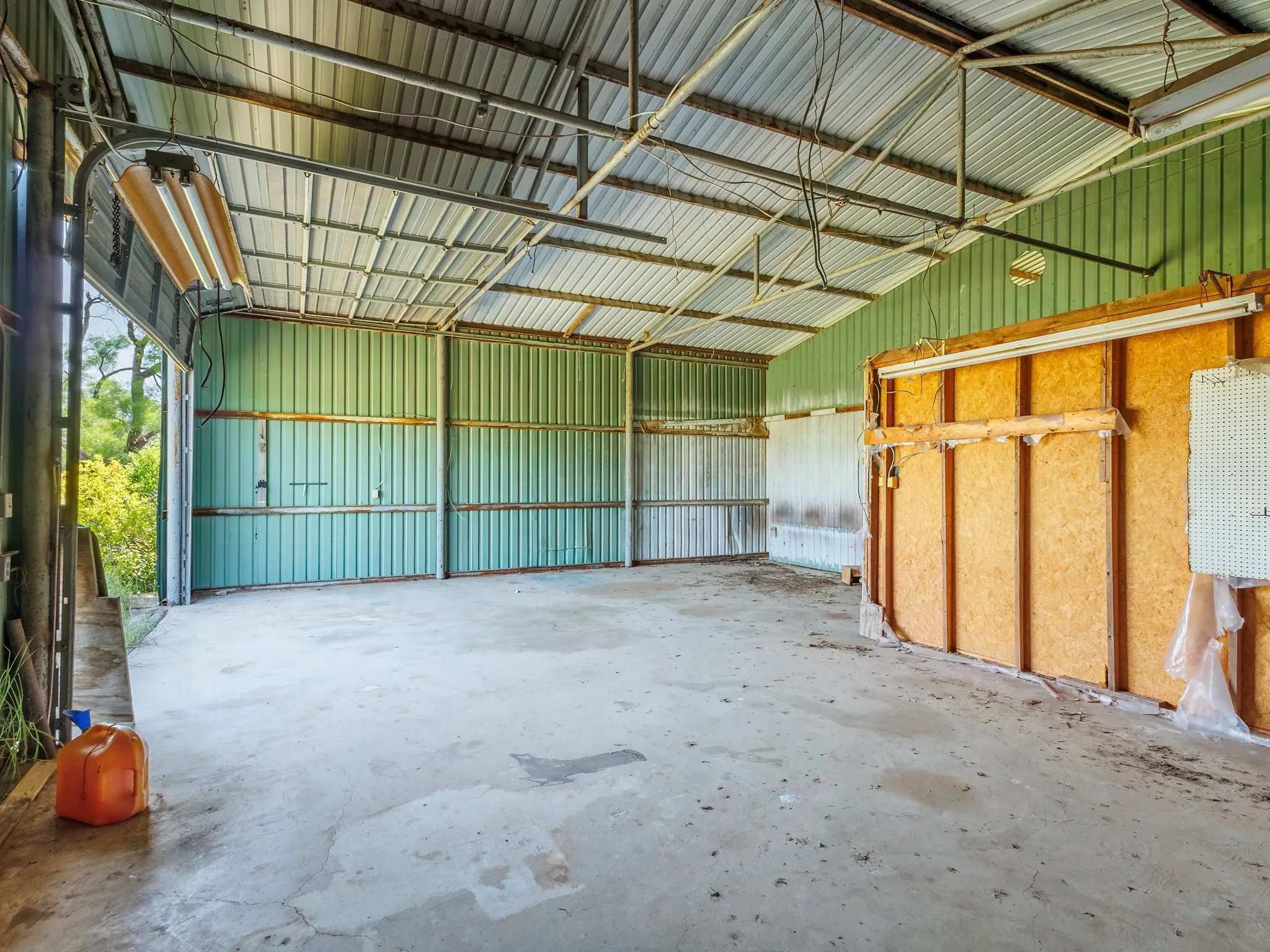 Mobile Home For Sale in Brown County , 13601 Highway 377 S, Brookesmith, Texas 76827, 3 Bedrooms, 2 Bathrooms, Garage spaces, 2,400 Sqft, built in 0, Price $430,000, mls#21295754, Real Estate Agent in Brookesmith, Homes For Sale in Brown county, Homes For Sale in Brookesmith, Realtor in Brookesmith Texas, Real Estate Brokerage Independent Realty Texas, Luminita Cordes Realtor