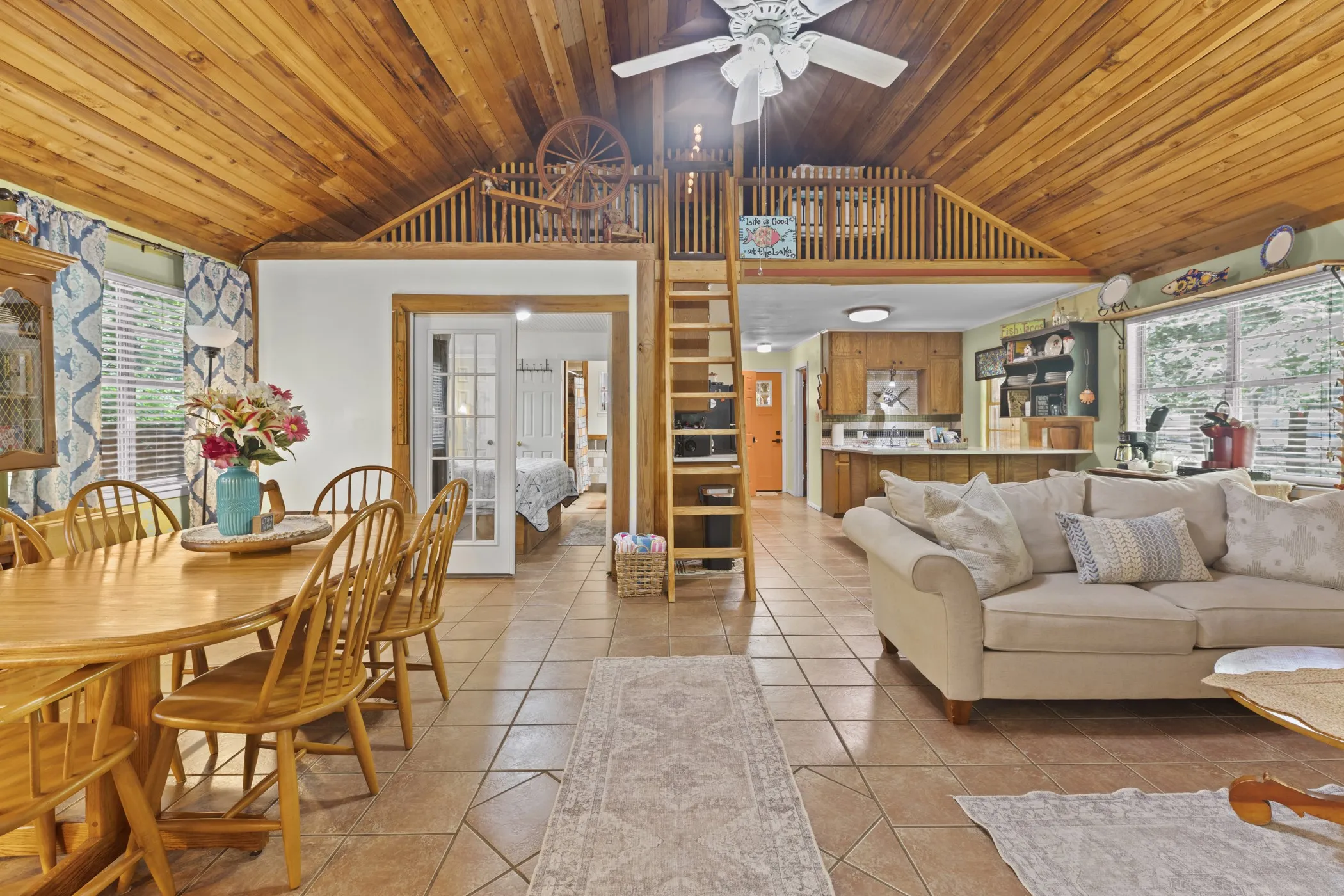 Single Family Residence For Sale in Wood County , 1443 County Road 3440, Hawkins, Texas 75765, 2 Bedroom, 3 Bathroom, 4 Garage spaces, 1,275 Sqft, built in 1975, mls#21314537, Real Estate Agent in Hawkins, Homes For Sale in Wood county, Homes For Sale in Hawkins, Realtor in Hawkins Texas, Real Estate Brokerage Independent Realty Texas, Luminita Cordes Realtor