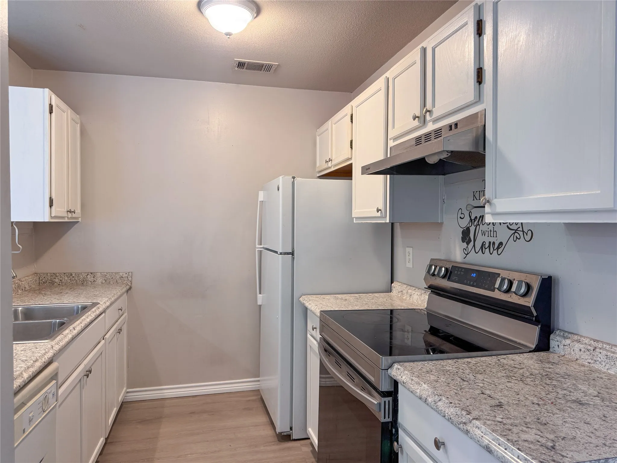 Single Family Residence For Sale in Tarrant County , 2327 Summer Place Drive, Arlington, Texas 76014, 2 Bedroom, 2 Bathroom, Garage spaces, 1,111 Sqft, built in 1985, mls#21307880, Real Estate Agent in Arlington, Homes For Sale in Tarrant county, Homes For Sale in Arlington, Realtor in Arlington Texas, Real Estate Brokerage Independent Realty Texas, Luminita Cordes Realtor