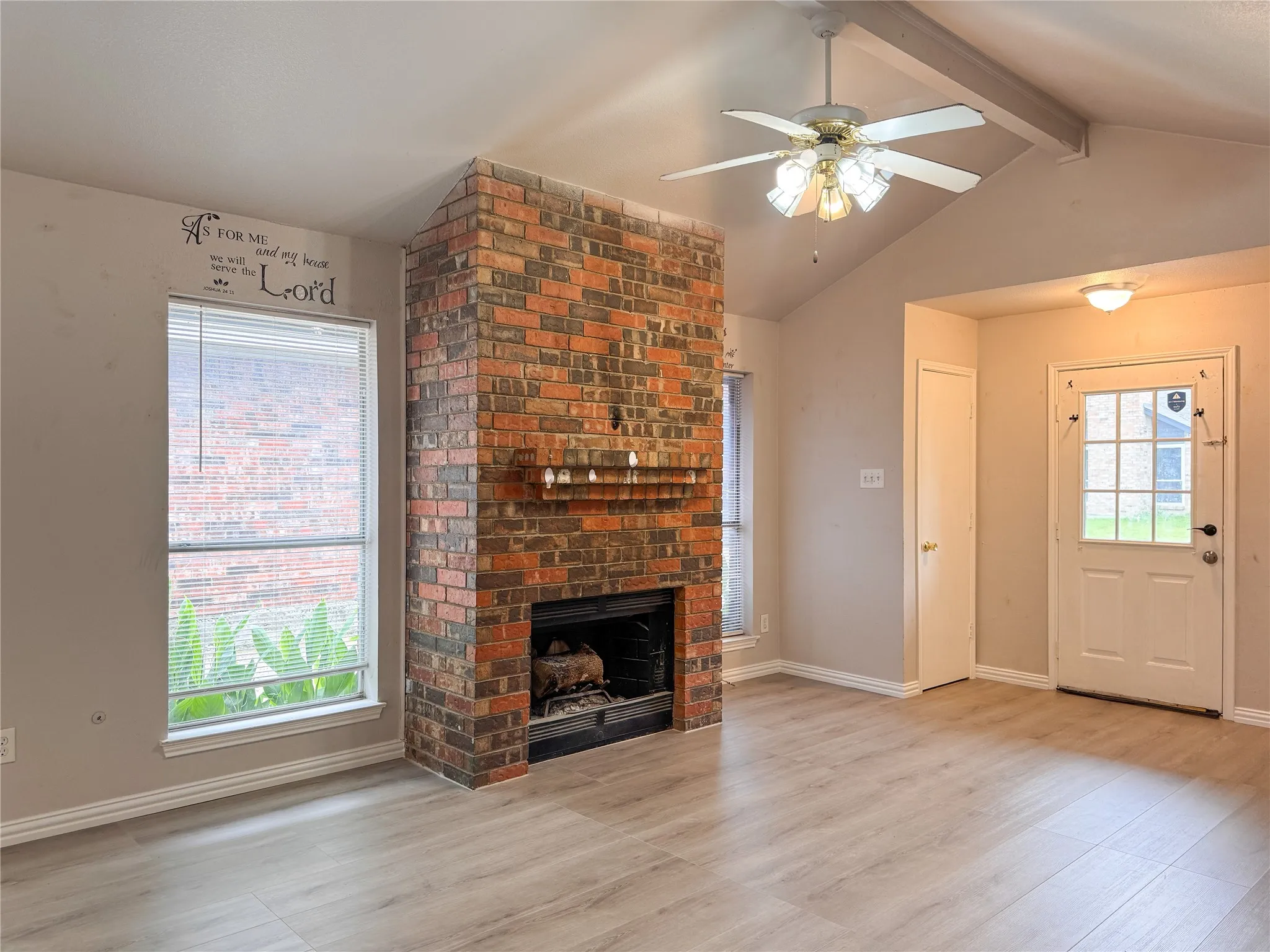 Single Family Residence For Sale in Tarrant County , 2327 Summer Place Drive, Arlington, Texas 76014, 2 Bedroom, 2 Bathroom, Garage spaces, 1,111 Sqft, built in 1985, mls#21307880, Real Estate Agent in Arlington, Homes For Sale in Tarrant county, Homes For Sale in Arlington, Realtor in Arlington Texas, Real Estate Brokerage Independent Realty Texas, Luminita Cordes Realtor